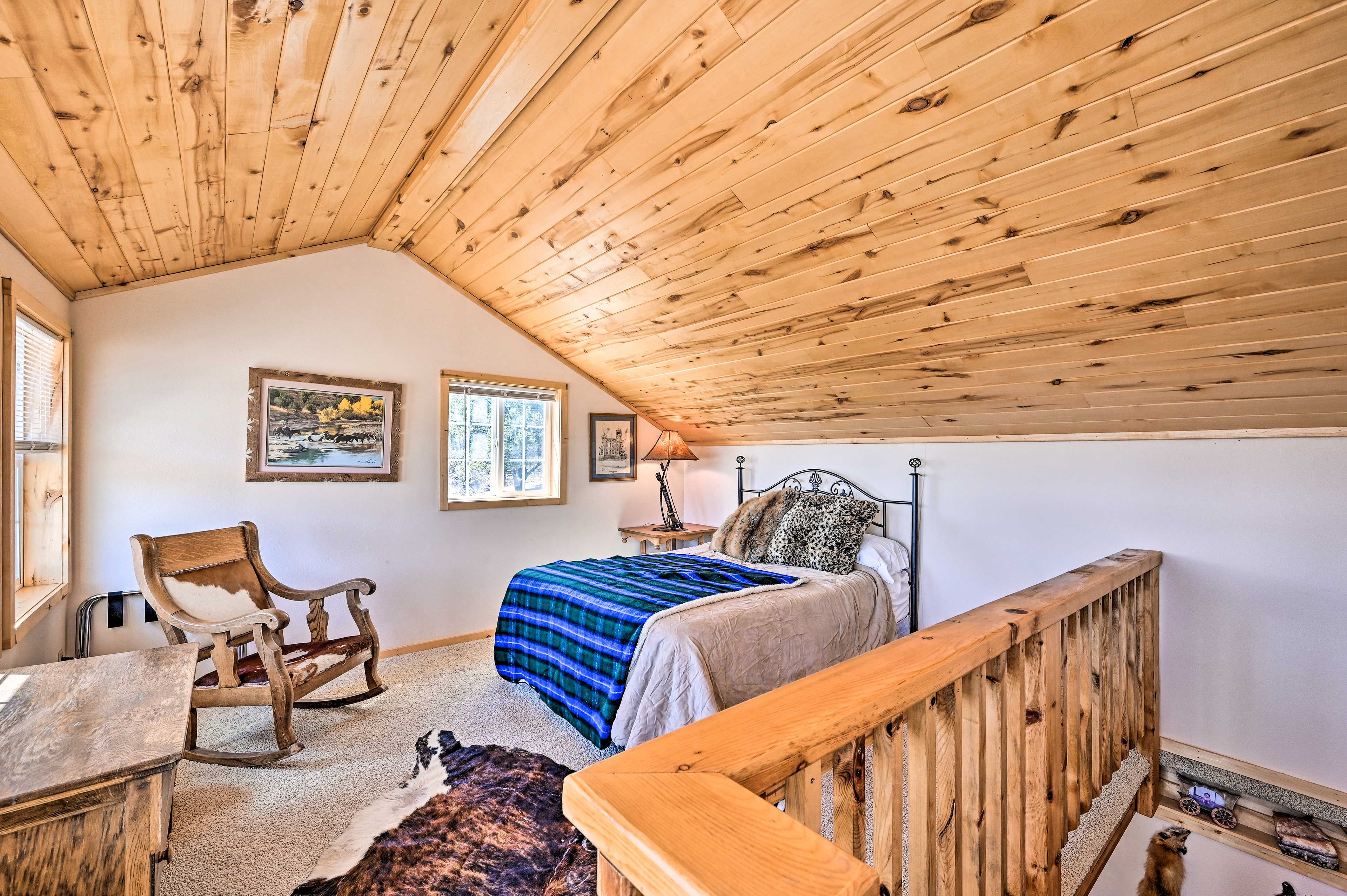 Bedroom 3 (Loft) | Queen Bed