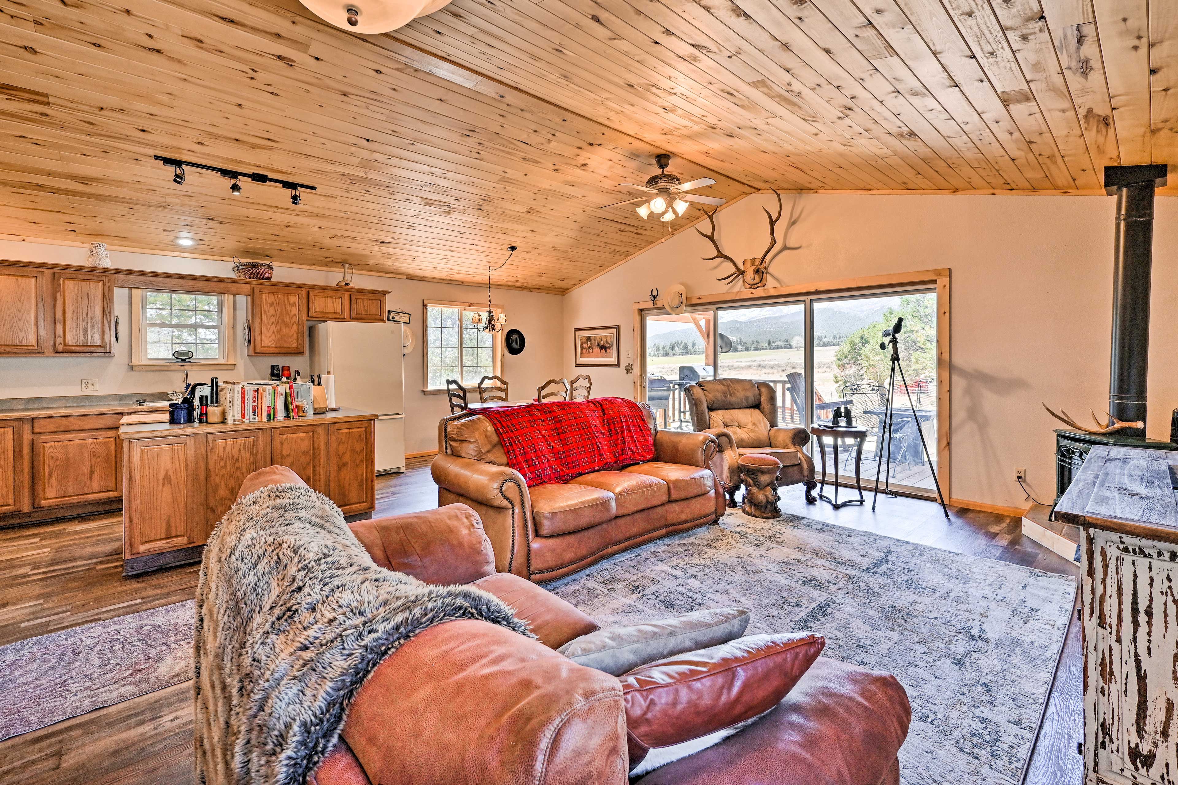 Great Room | Free WiFi