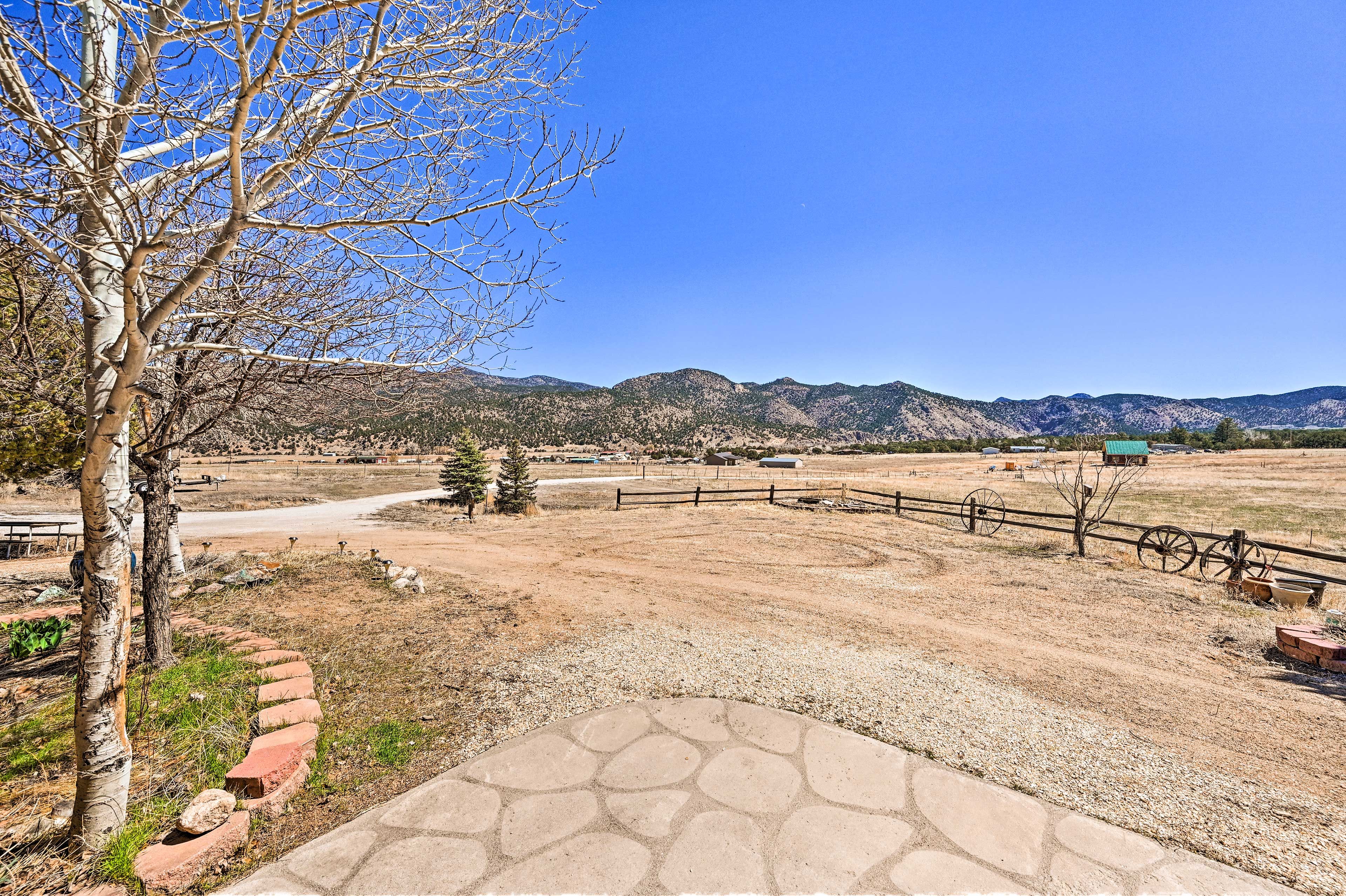 Property Views | Driveway Parking (6 Vehicles)