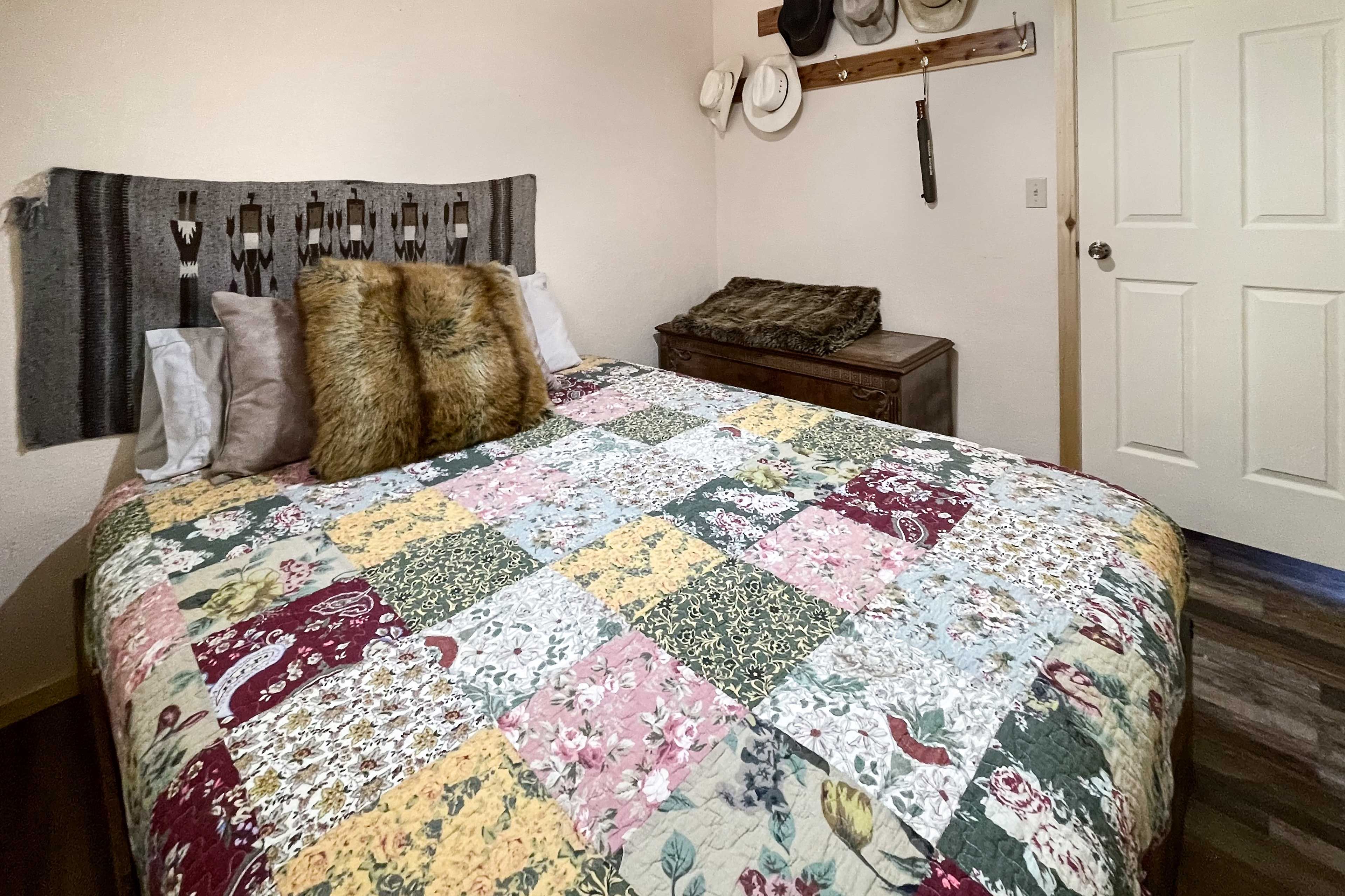Bedroom 2 | Queen Bed