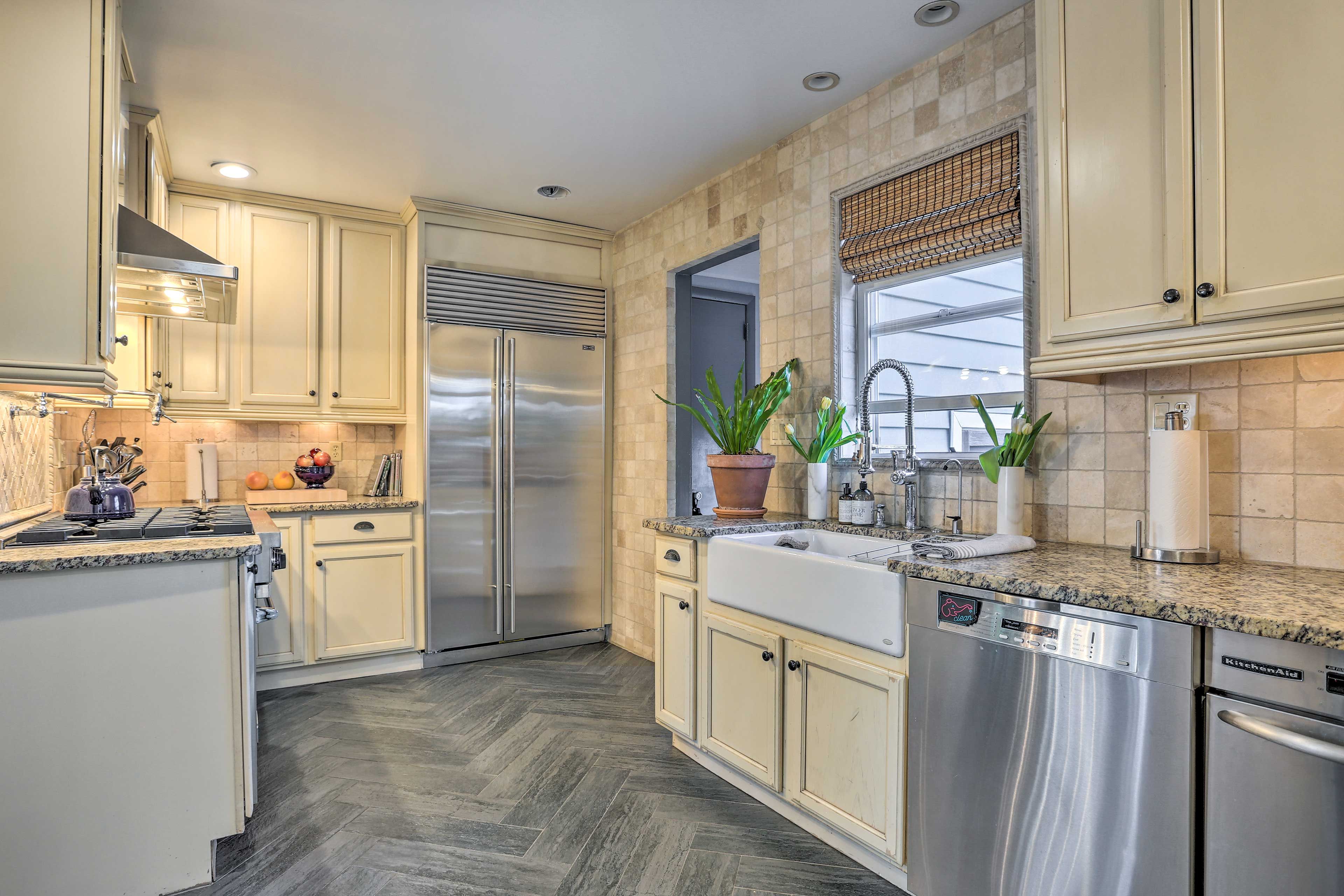 Fully Equipped Kitchen | Spices | Crockpot