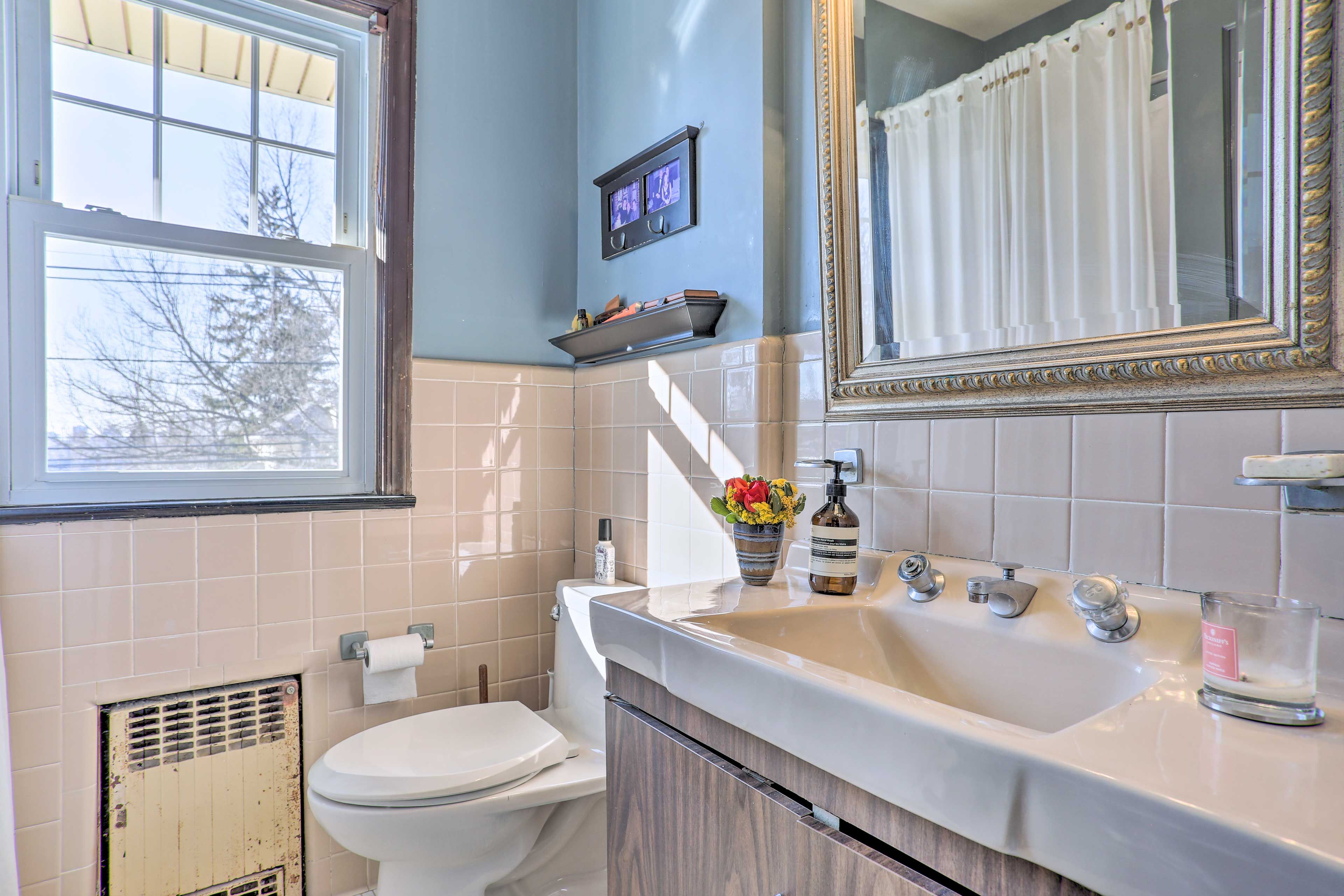 Full Bathroom | Complimentary Toiletries | Hair Dryer | Linens & Towels