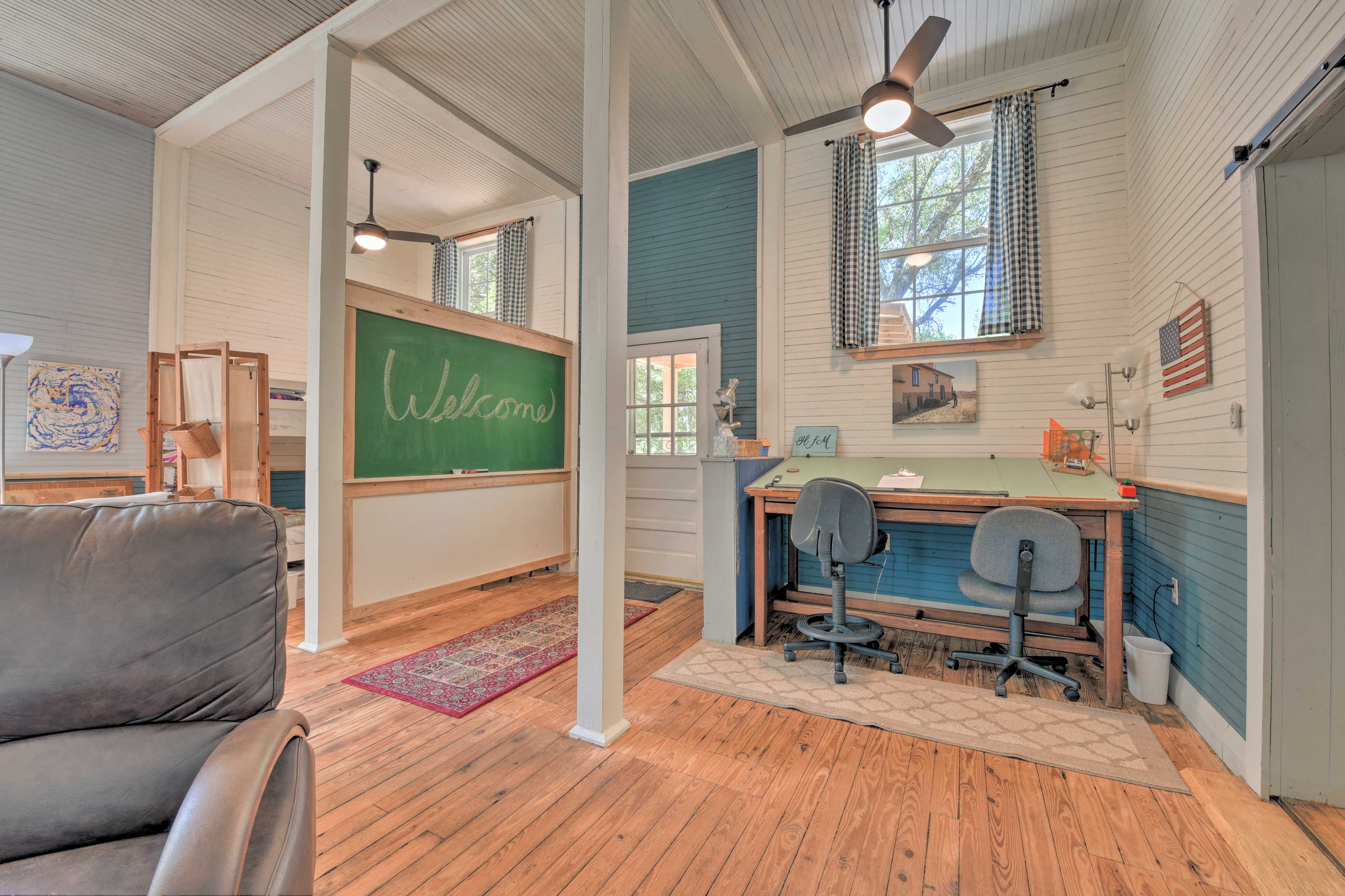 Living Room | Laptop-Friendly Work Areas