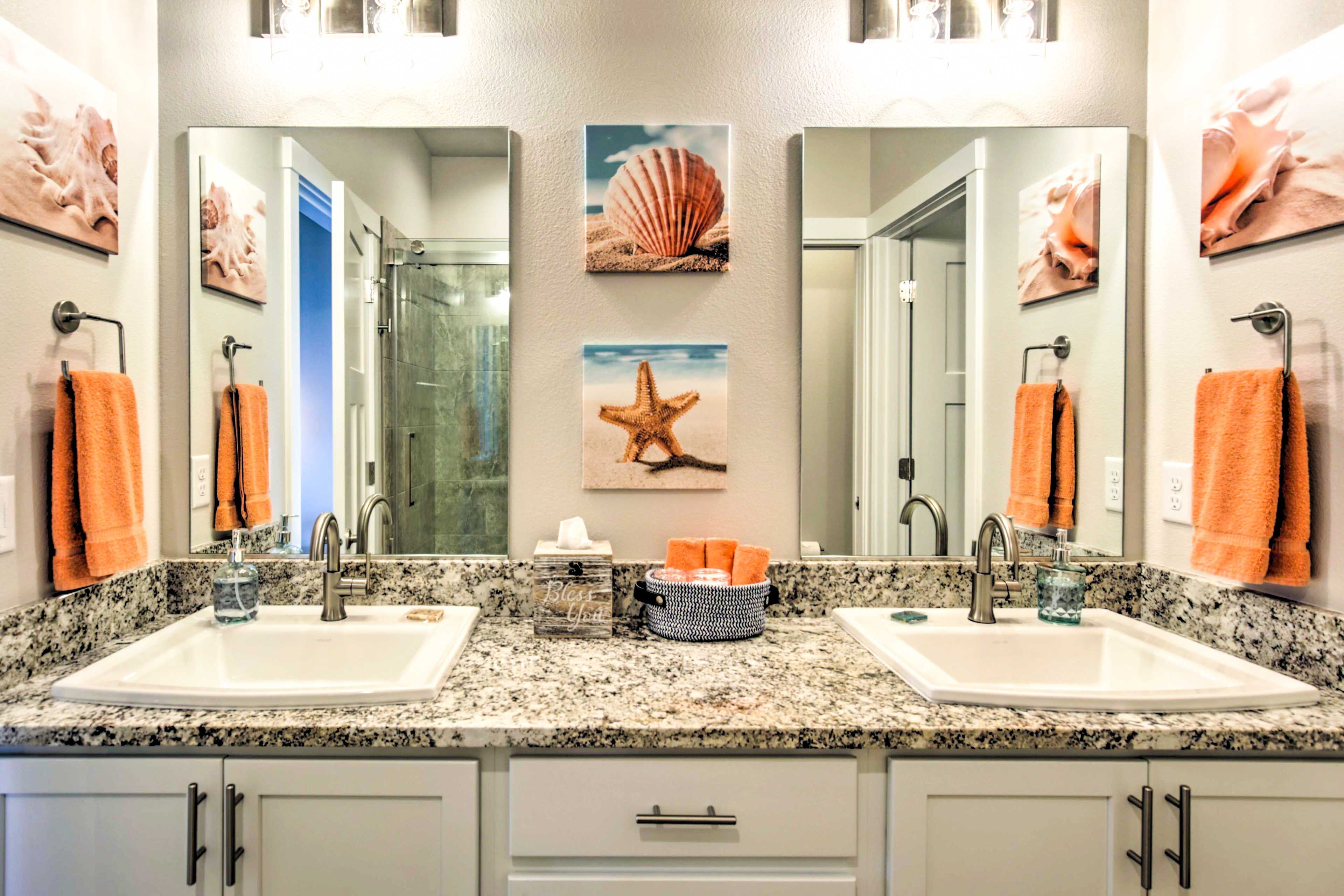 En-Suite Bathroom | Linens & Towels | Complimentary Toiletries | Hair Dryer