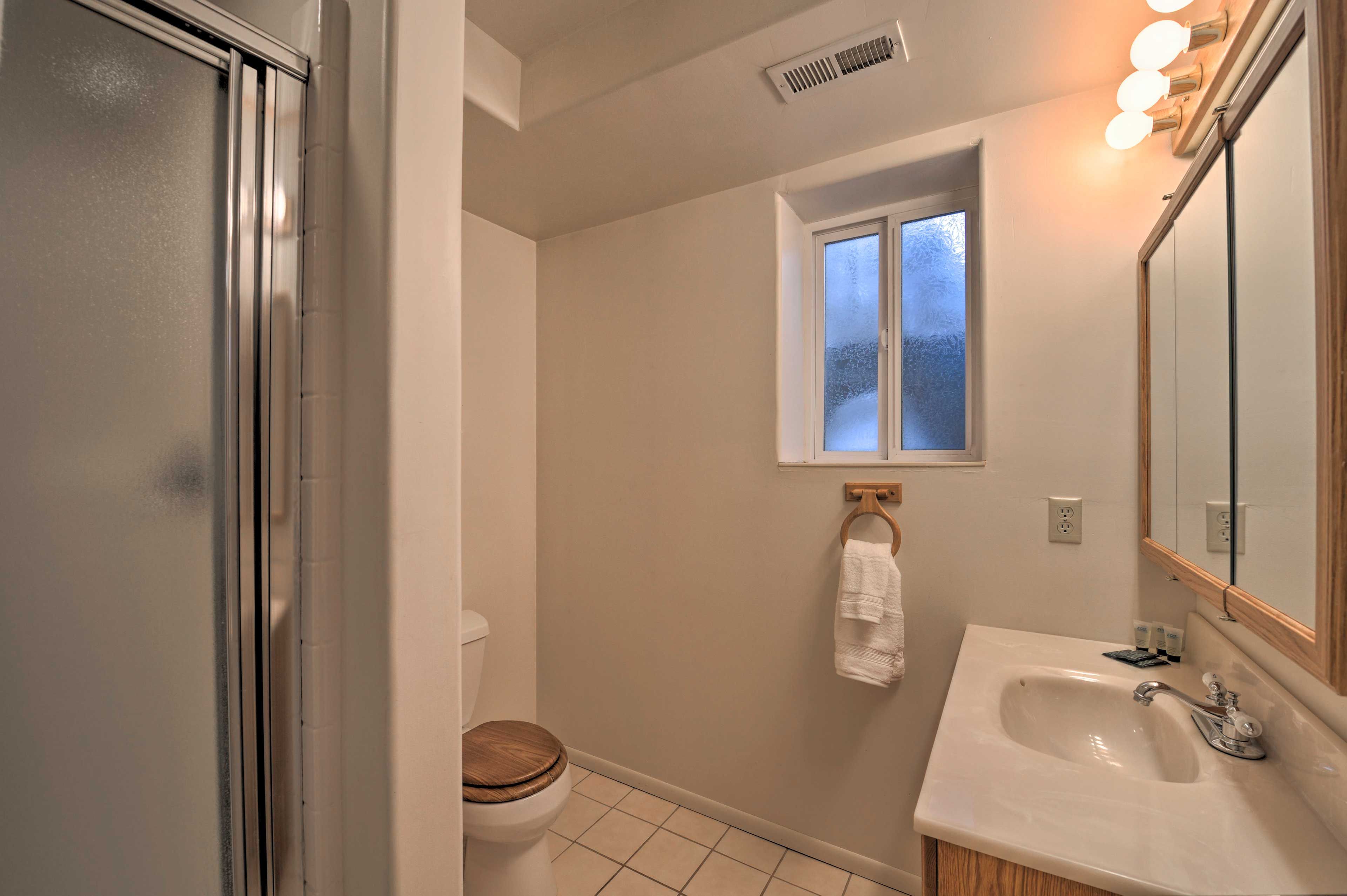 Full Bathroom | 2nd Floor