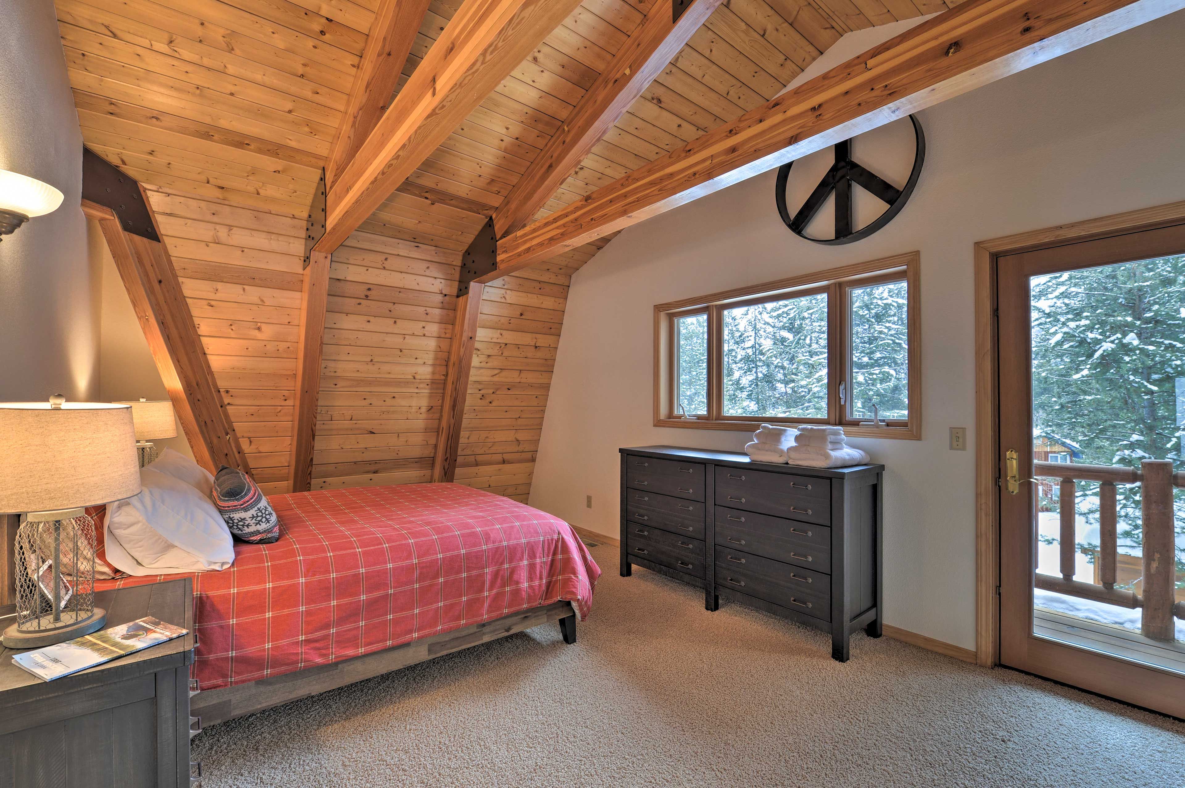 Bedroom 2 | Queen Bed | 2nd Floor