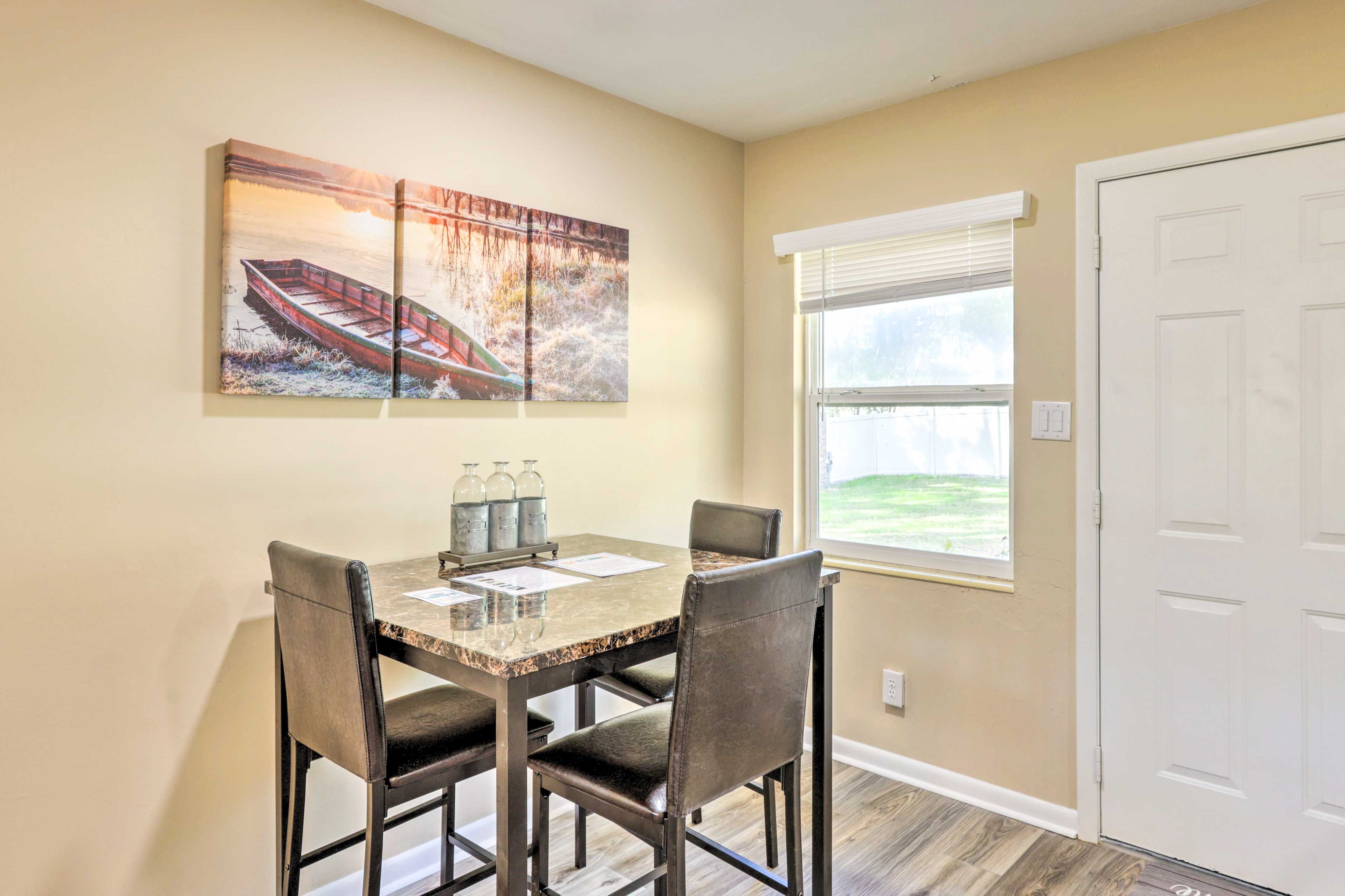 Dining Area | Dishware/Flatware Provided
