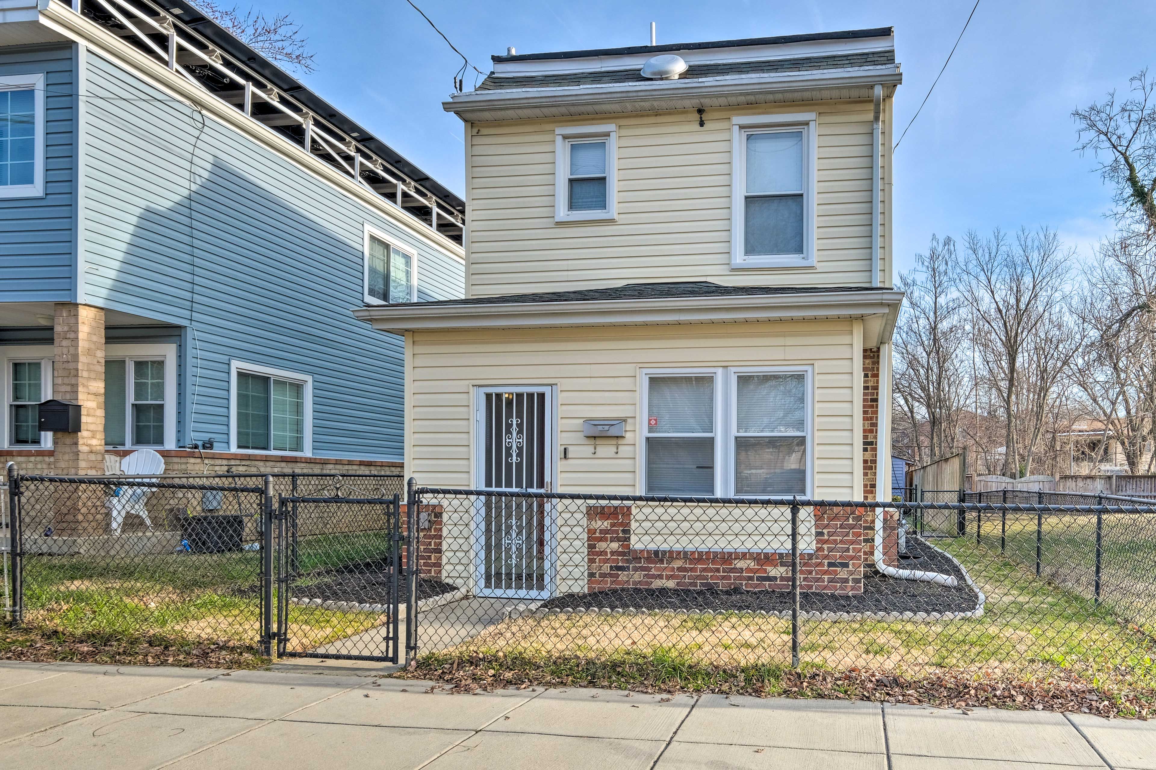 Property Exterior | Driveway Parking (1 Vehicle)
