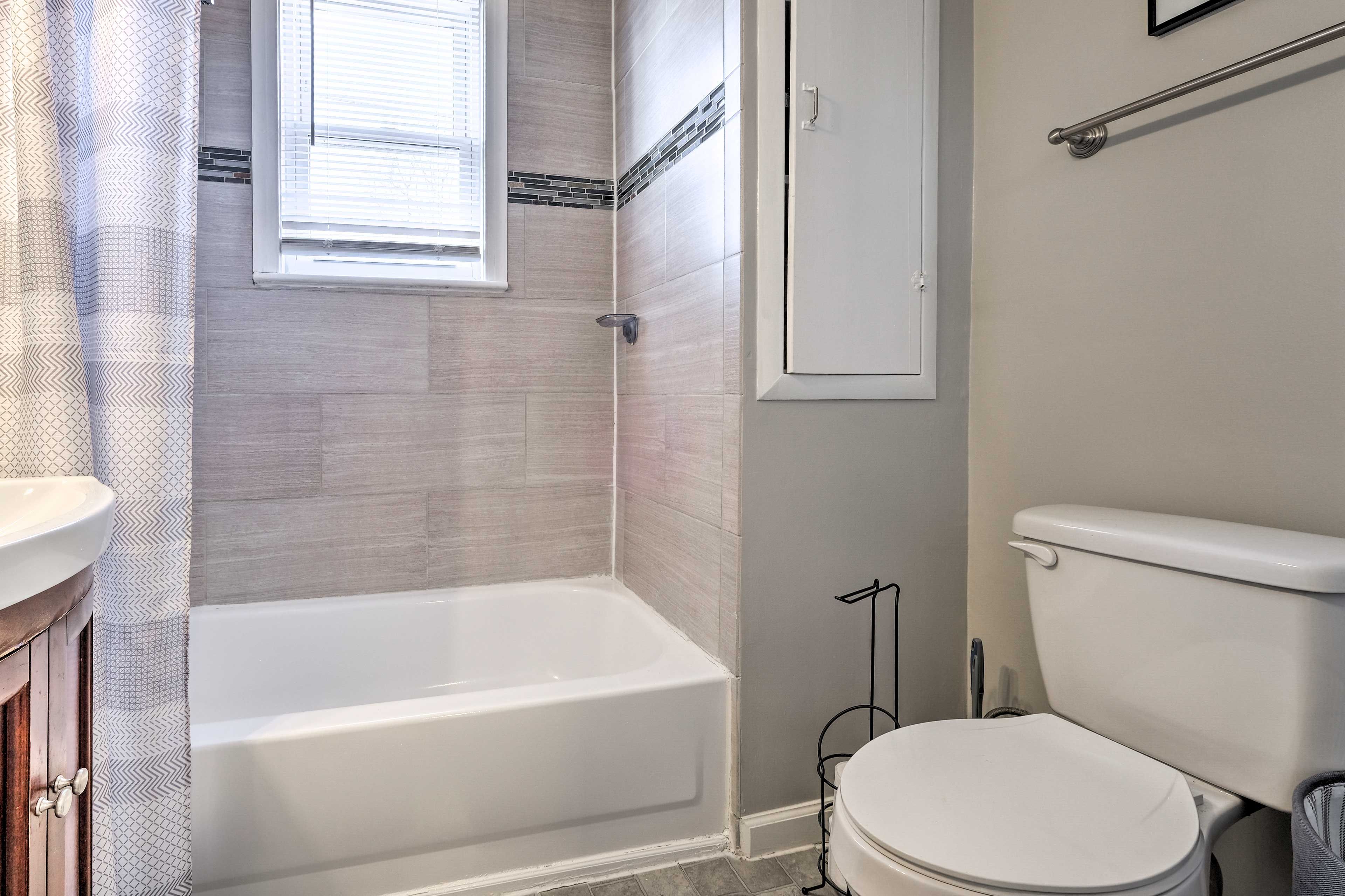 Full Bathroom | 2nd Floor