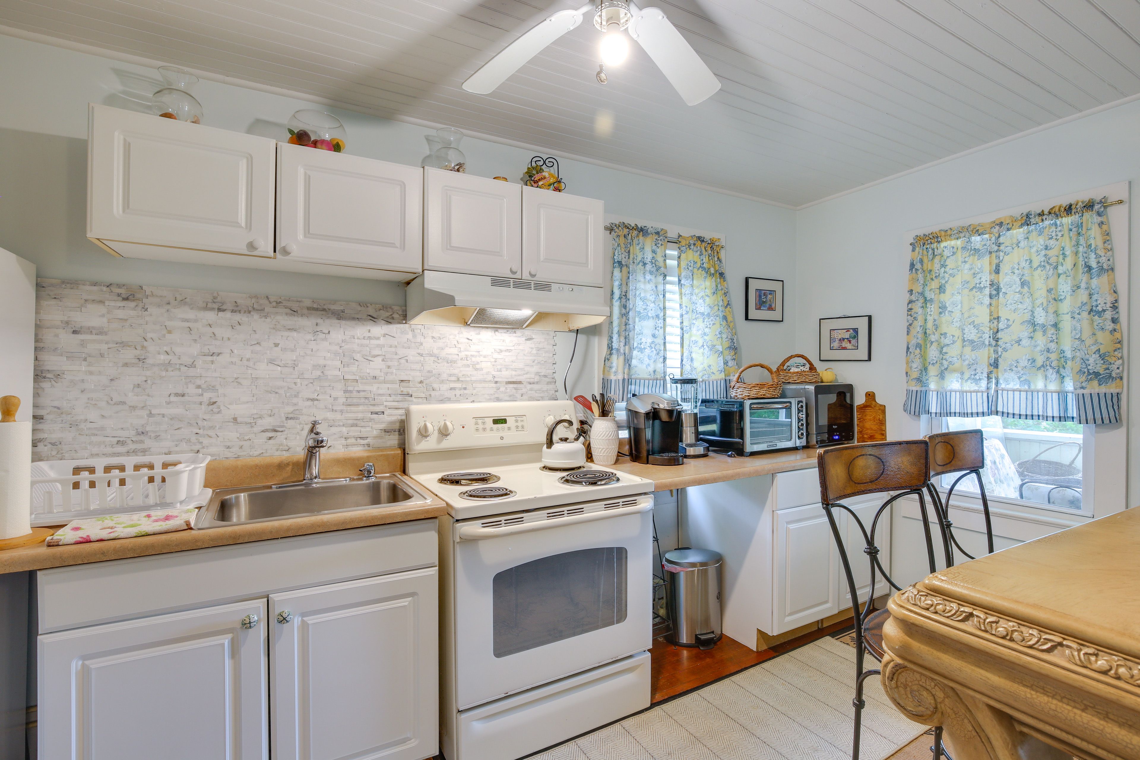 Kitchen | Coffee Maker | Toaster Oven