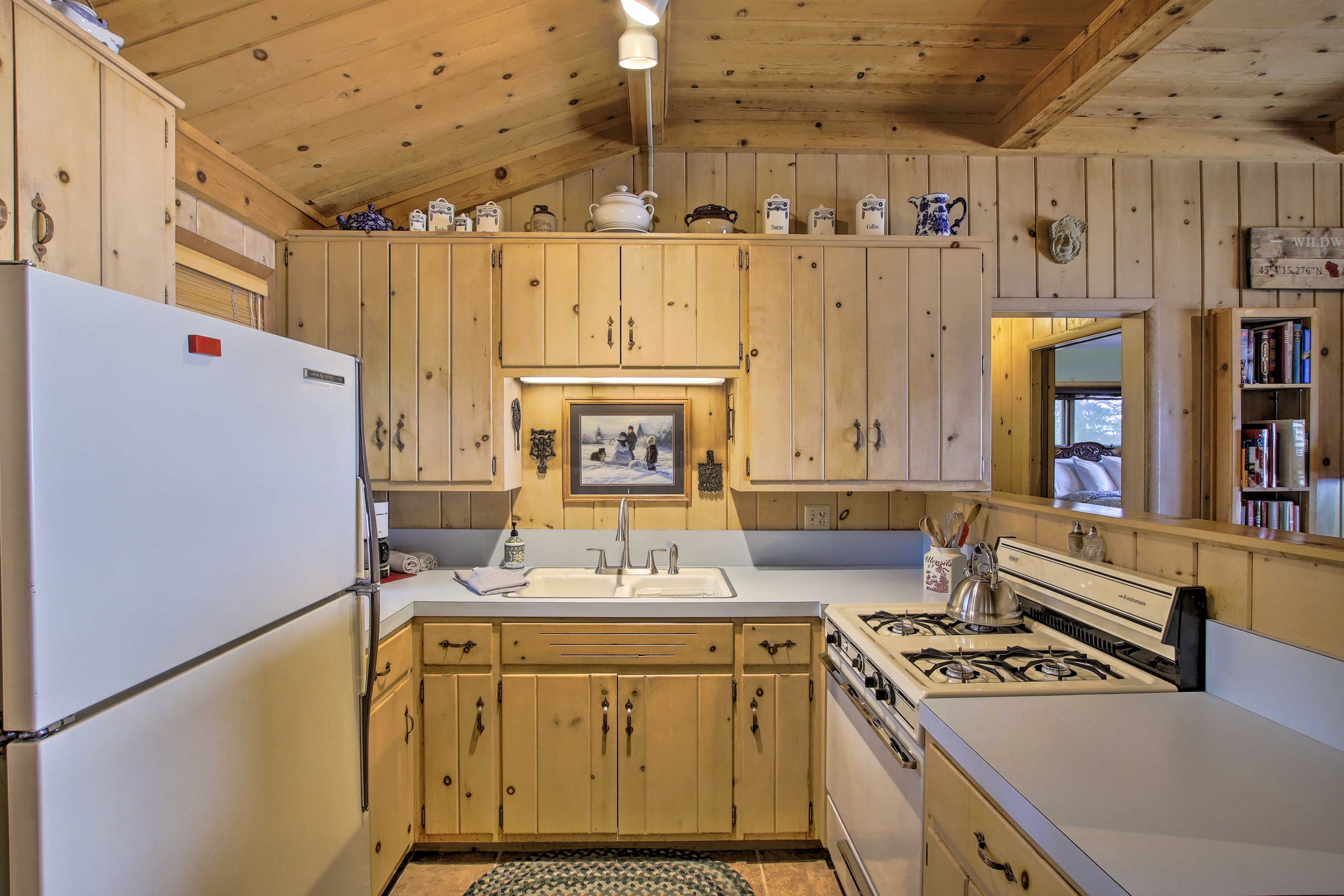 Kitchen | Basic Cooking Essentials Provided