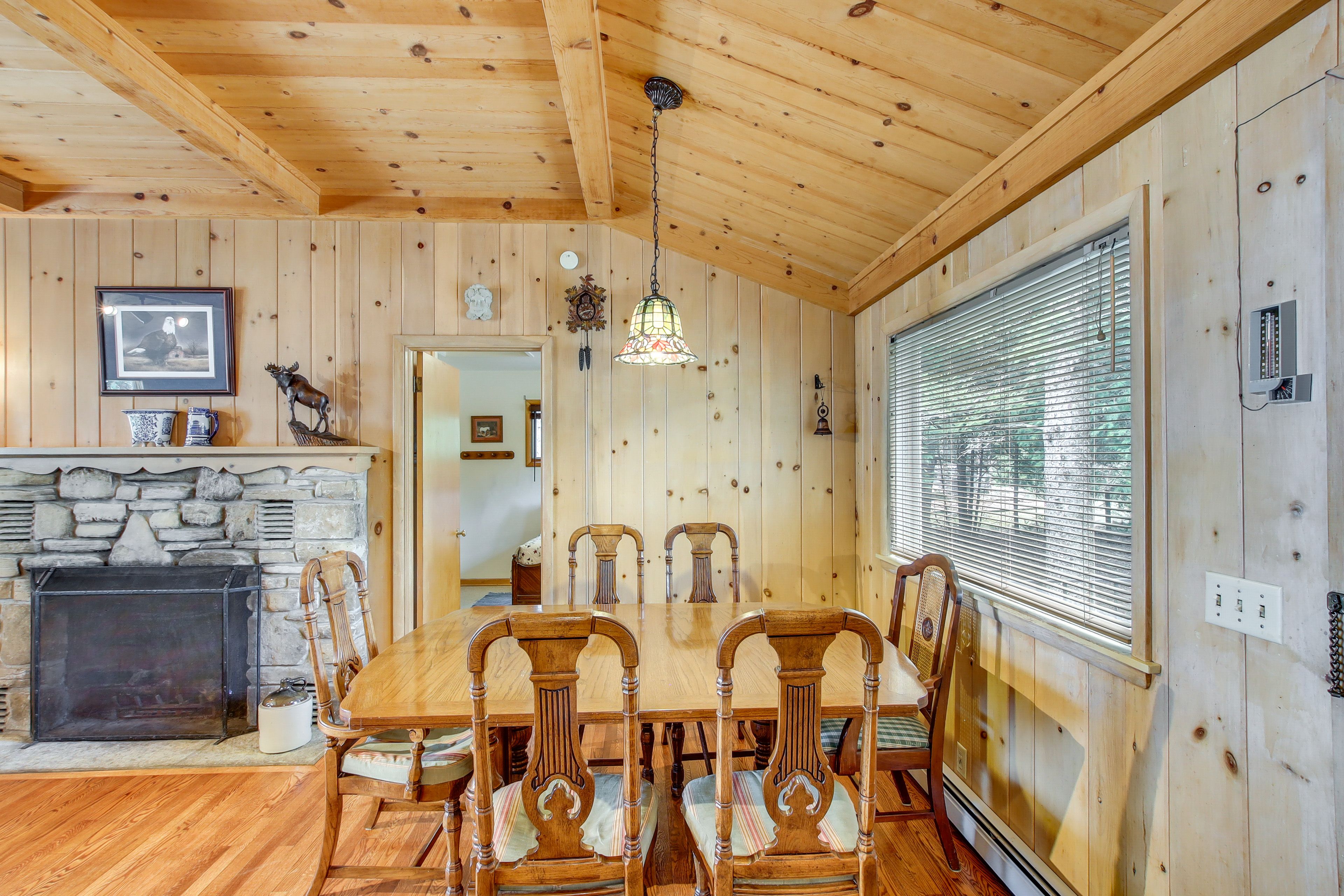 Dining Area | Dishes & Flatware Provided