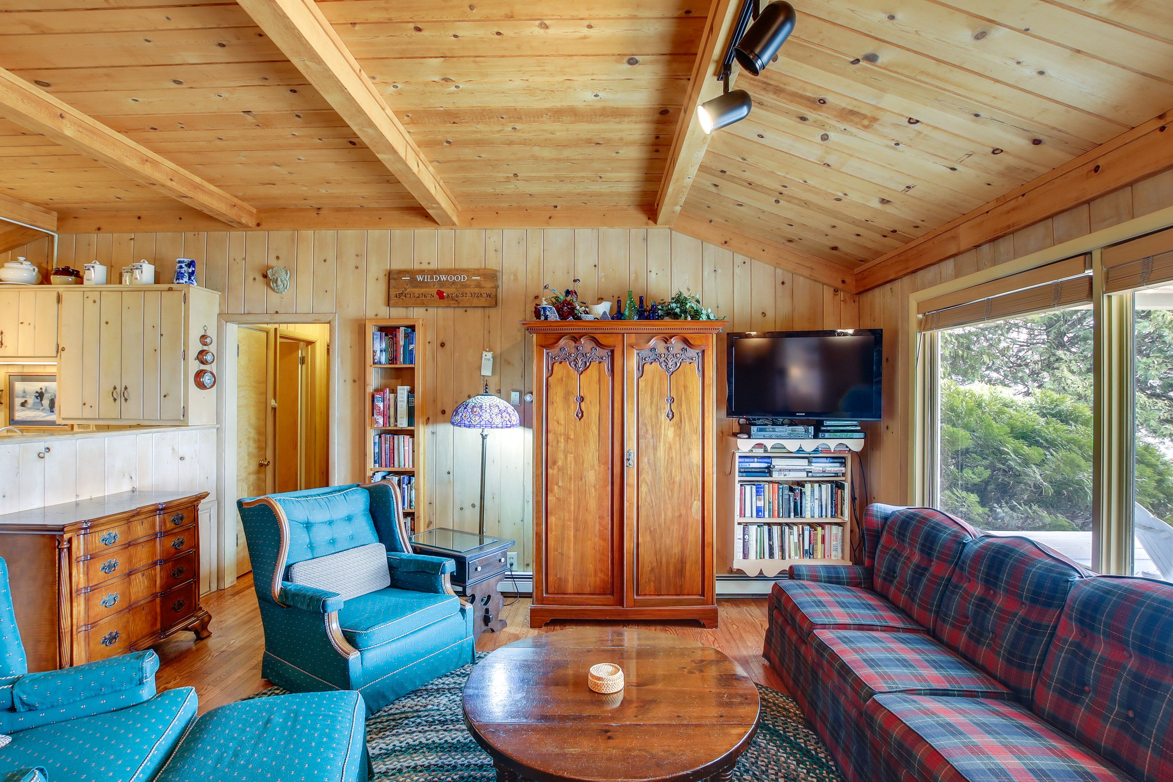 Living Room | Central Heating | Open Floor Plan