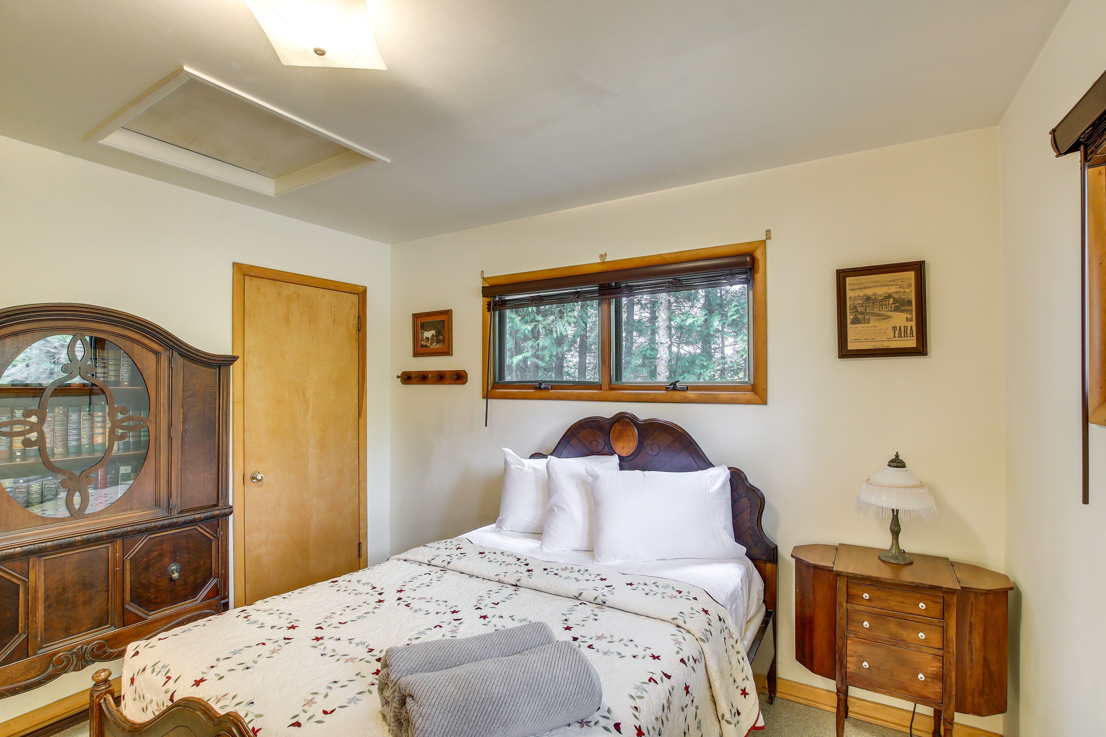 Bedroom 2 | Queen Bed