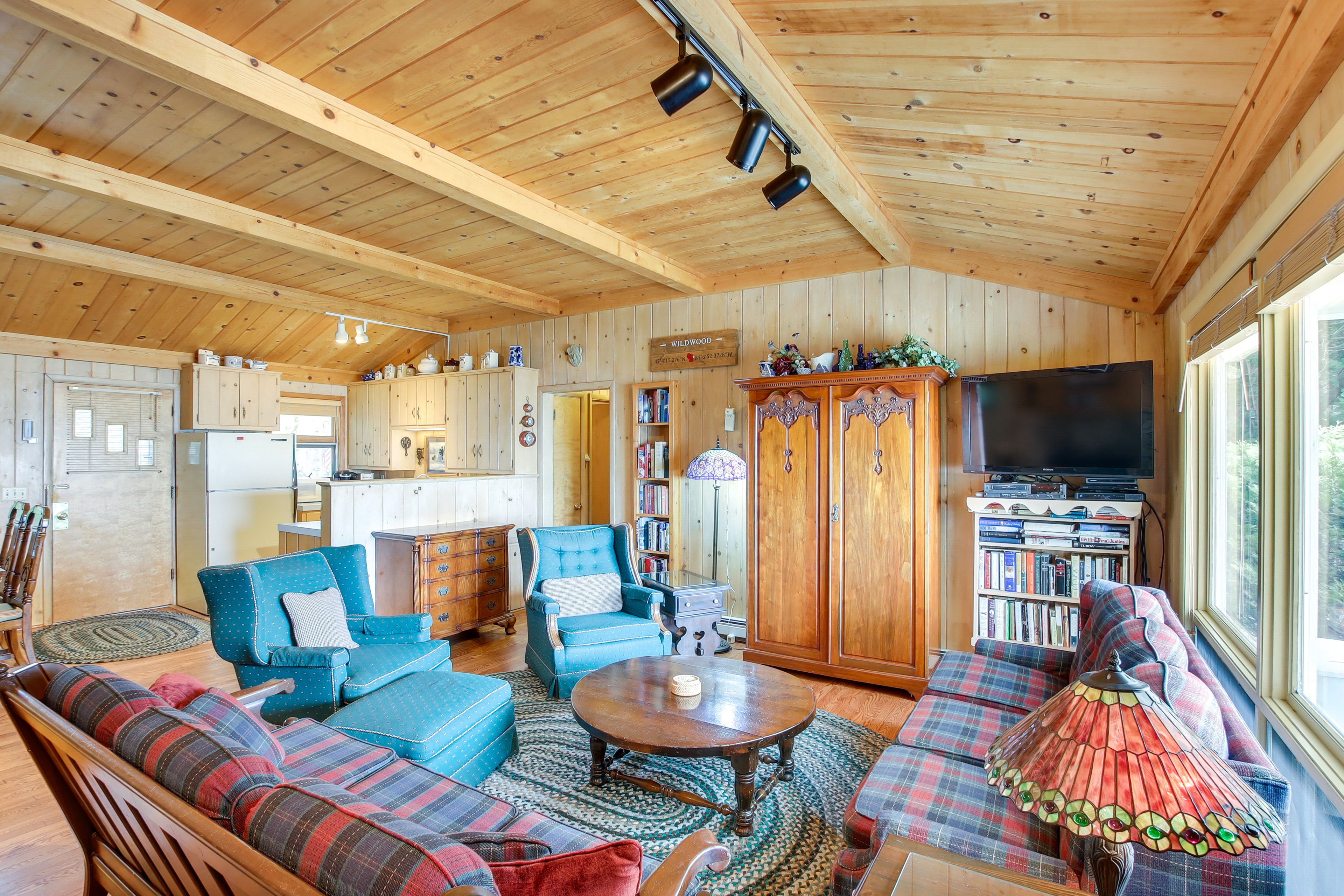 Living Room | Free WiFi | Smart TVs | DVD Player