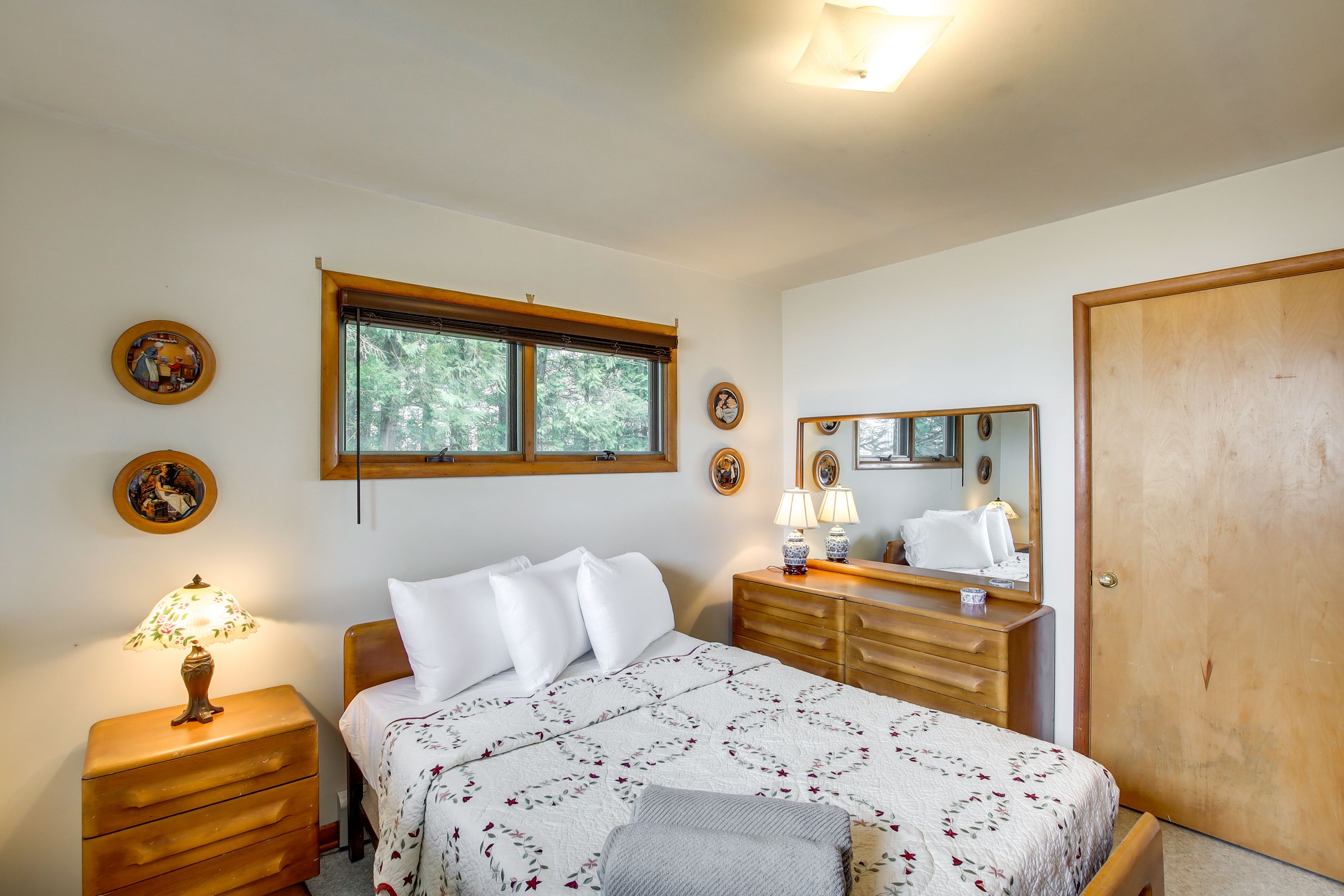 Bedroom 3 | Queen Bed