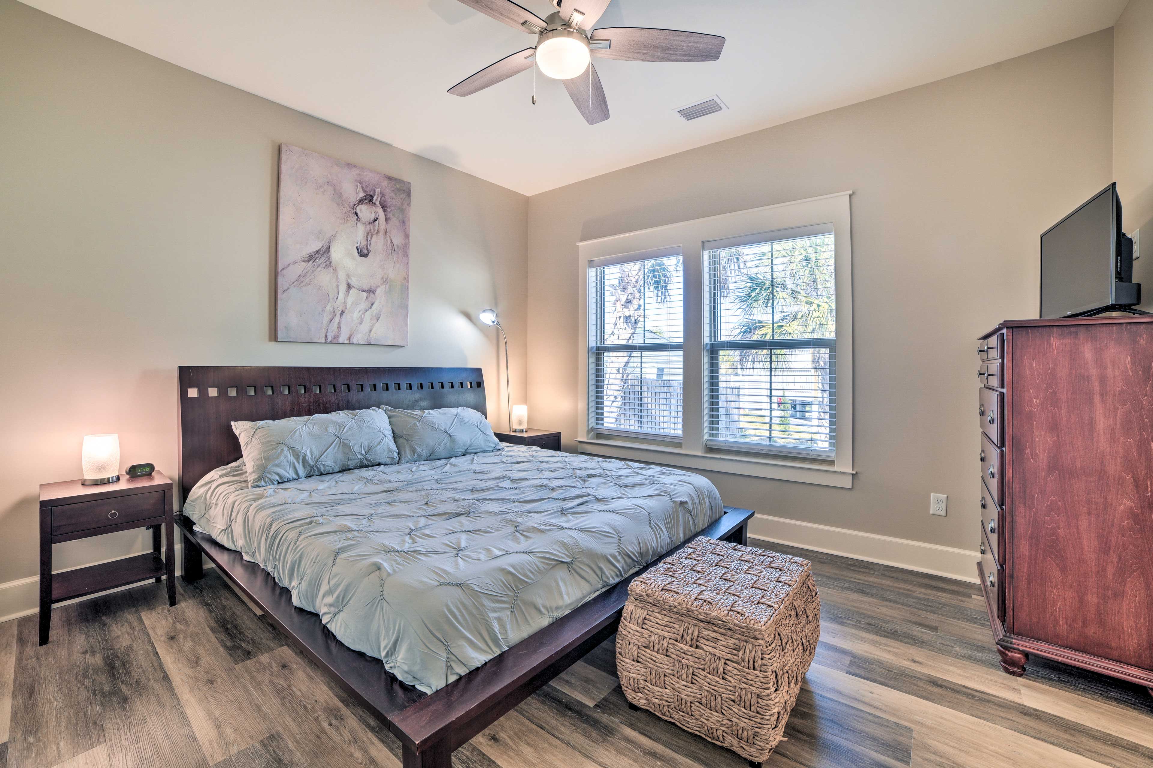 Bedroom 1 | King Bed