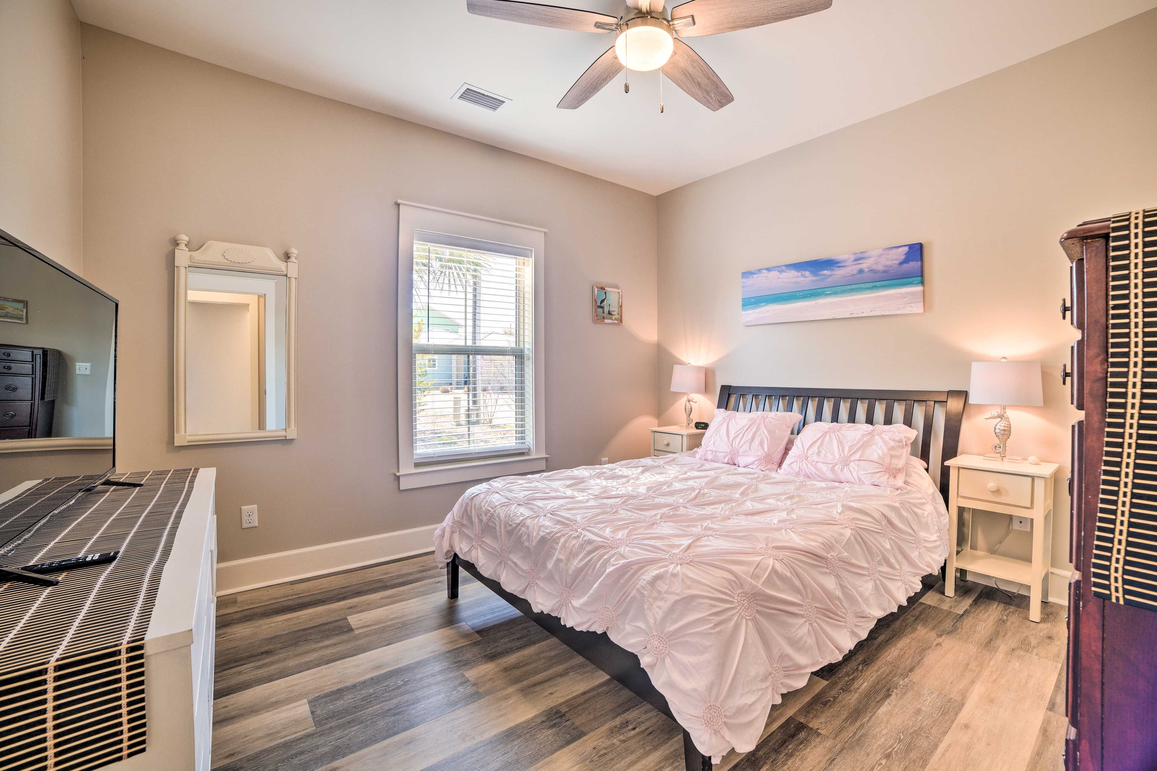 Bedroom 2 | Queen Bed