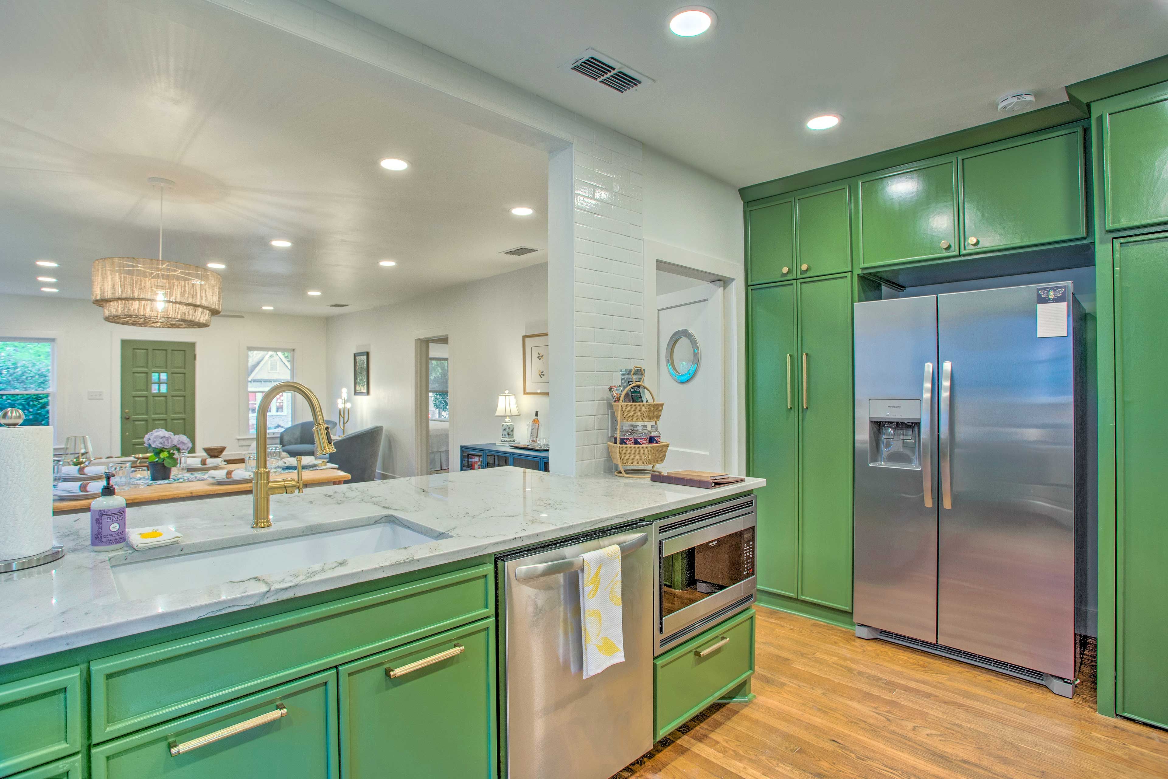 Fully Equipped Kitchen | Main Level | Dishwasher