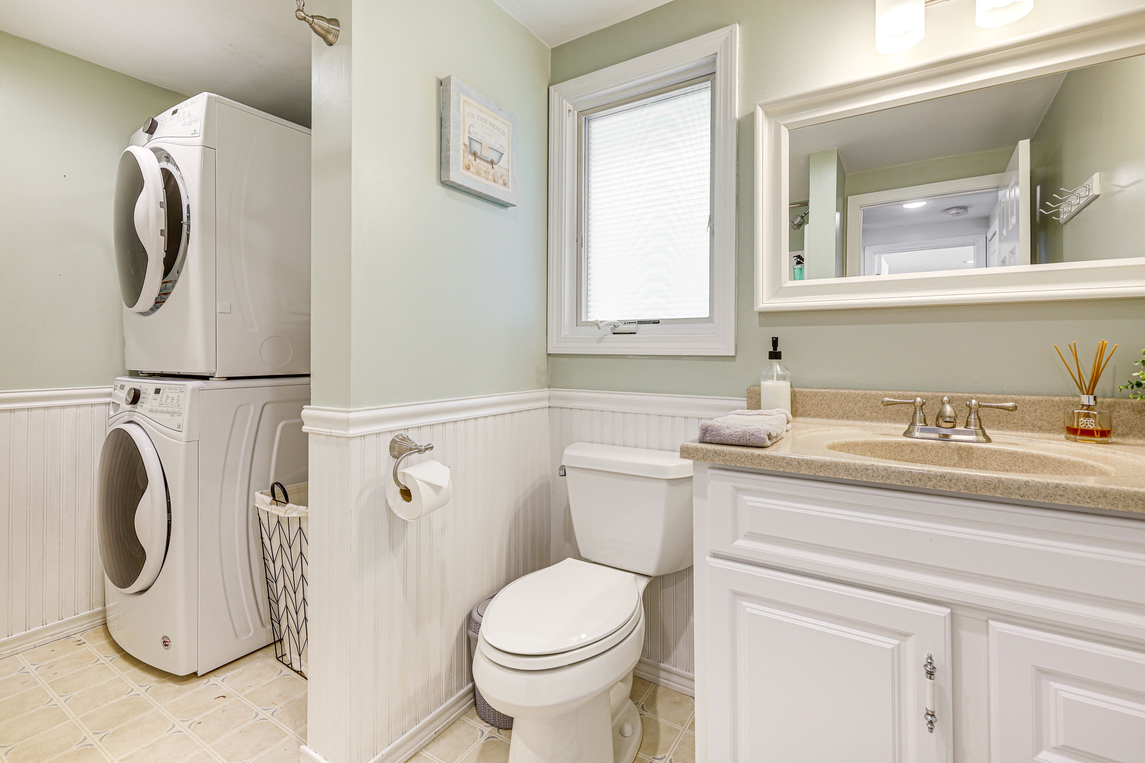 Full Bathroom | 2nd Floor