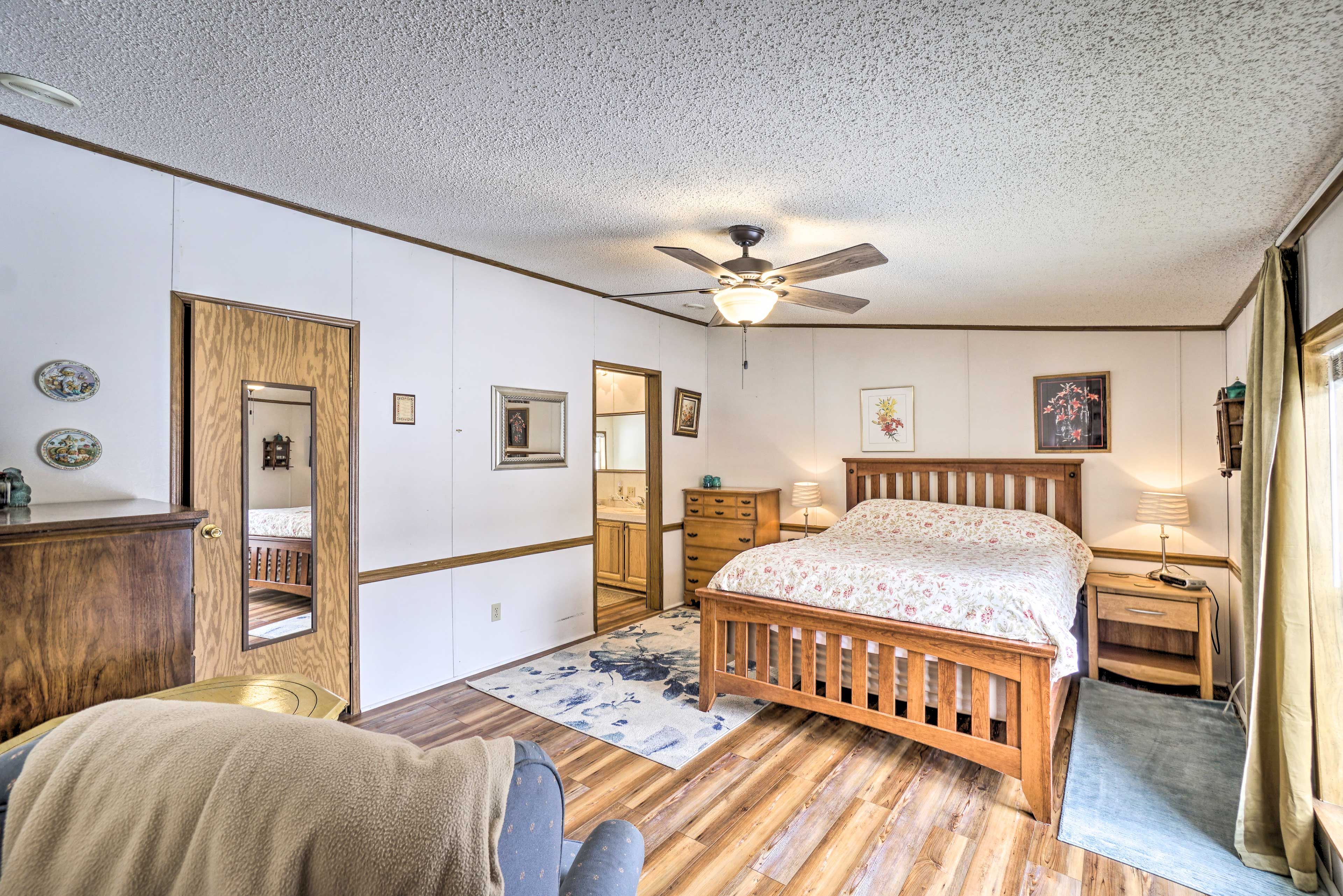 Bedroom 1 | Queen Bed | Linens Provided