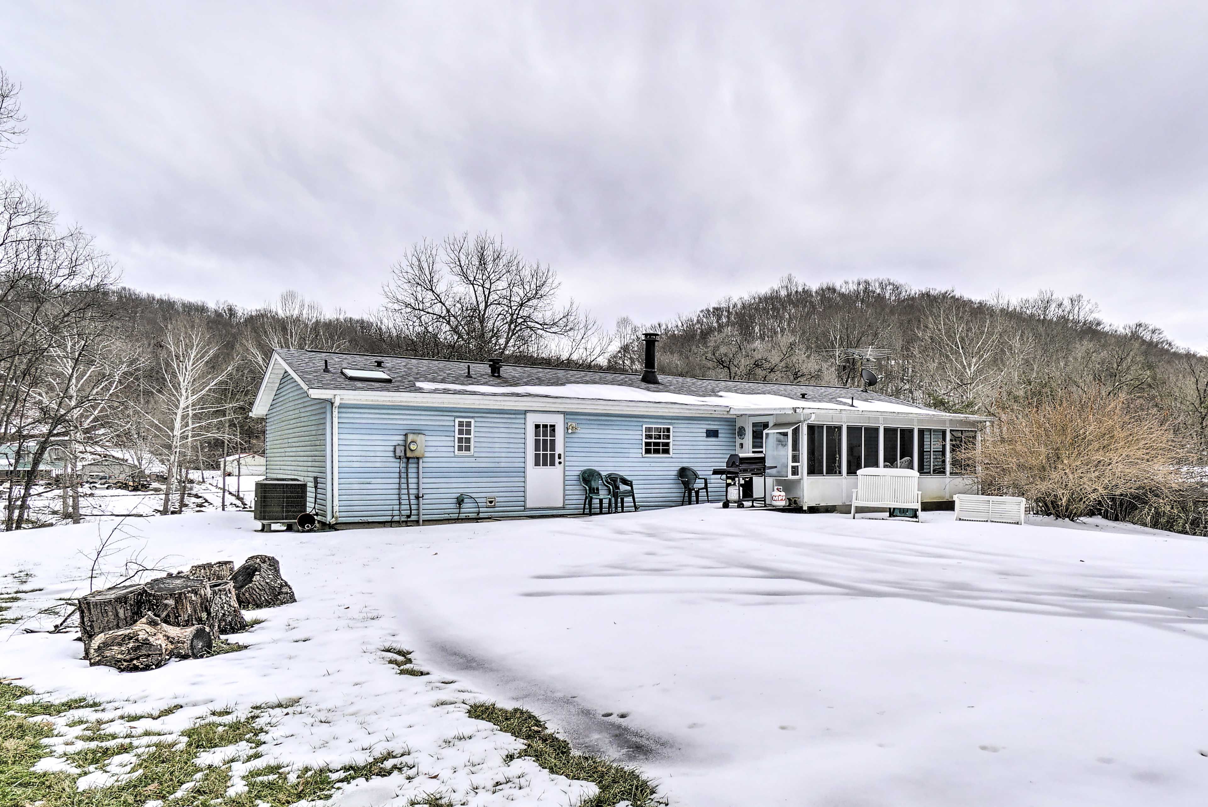 Exterior | Parking | Driveway (4 Vehicles)