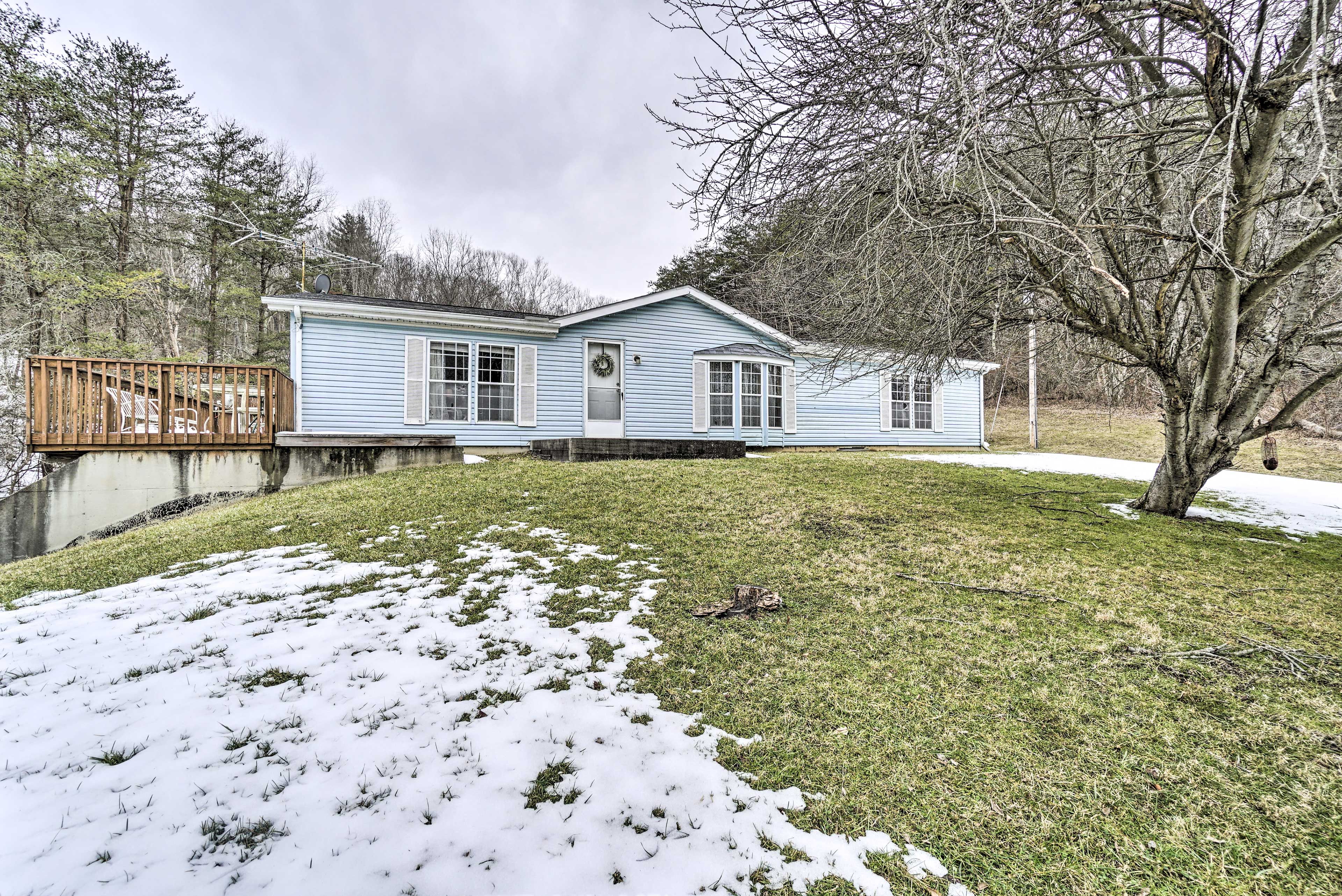 Exterior | Deck | Outdoor Dining Table | 30-Acre Property | Hiking Trails