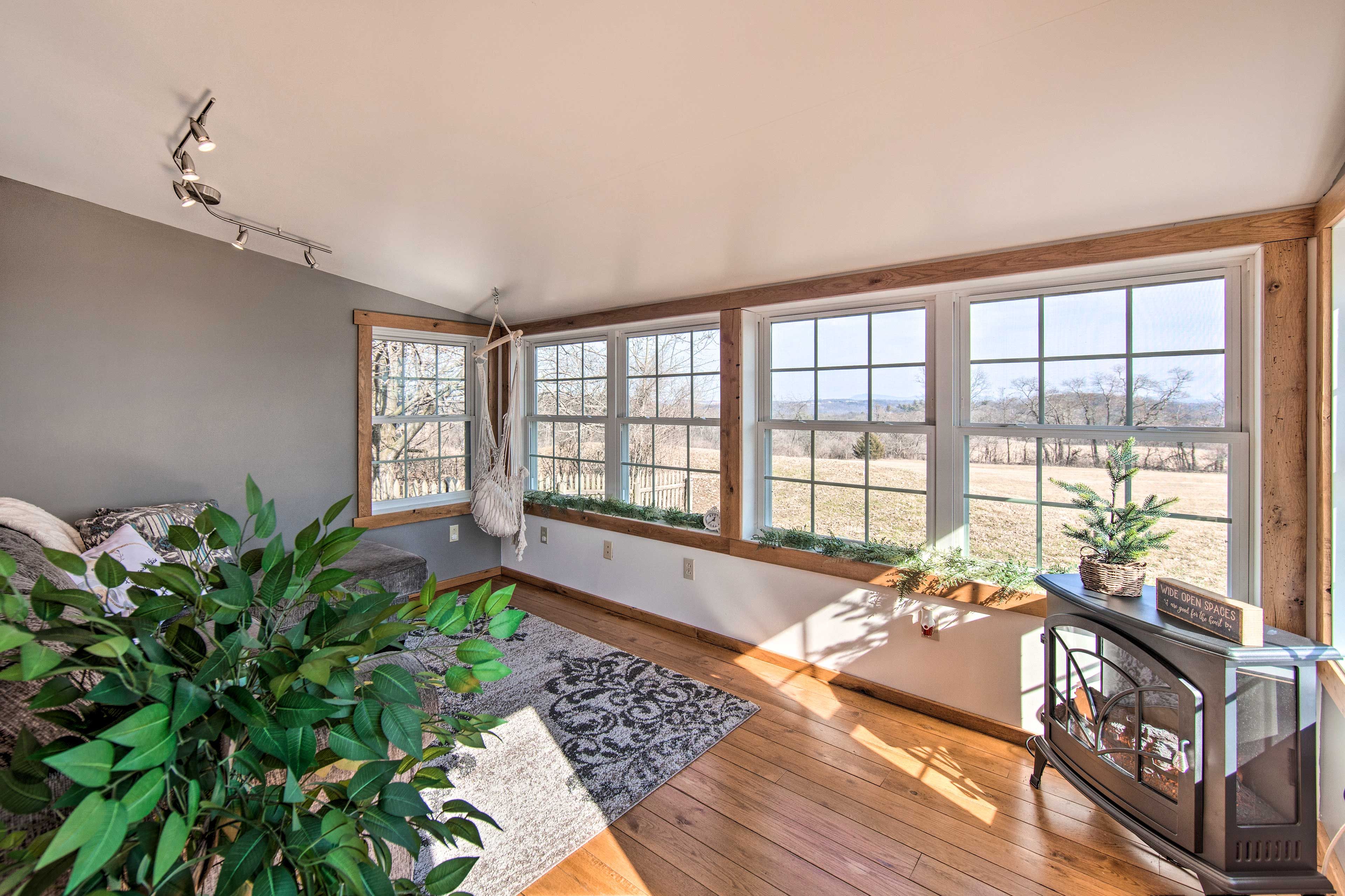 Living Area | Fireplace | Free WiFi (5G)