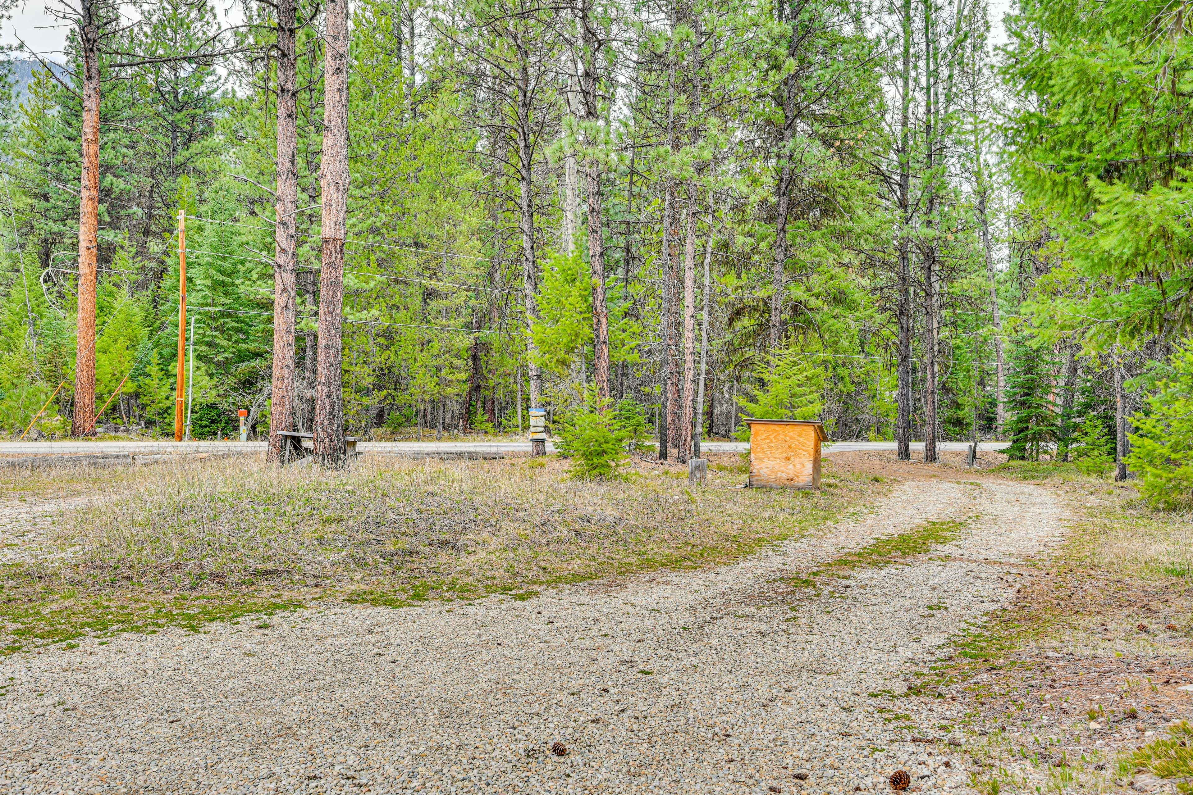 Parking | Gravel Driveway (3 Vehicles) | Trailer Parking