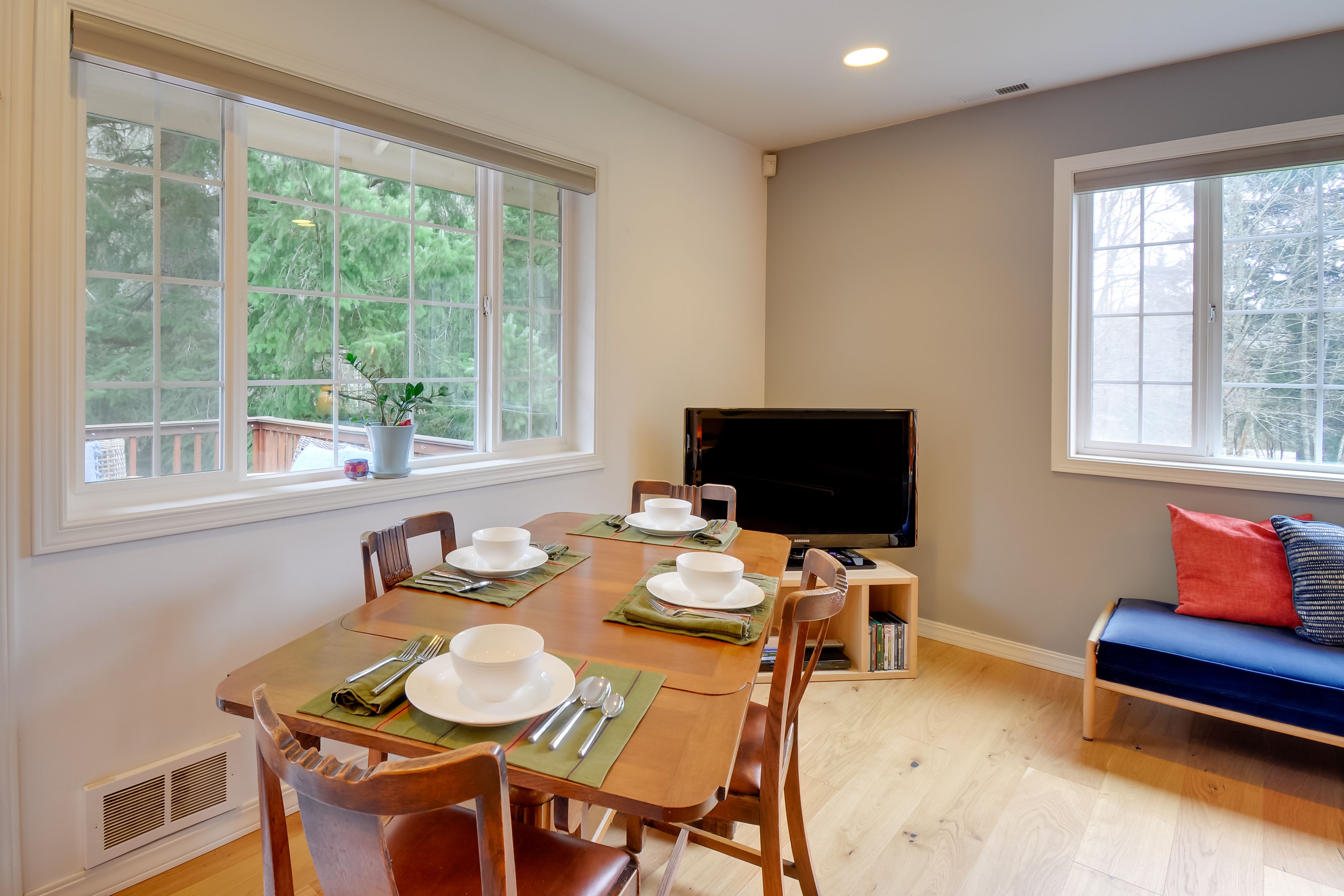 Dining Area | Flat-Screen TV w/ Roku