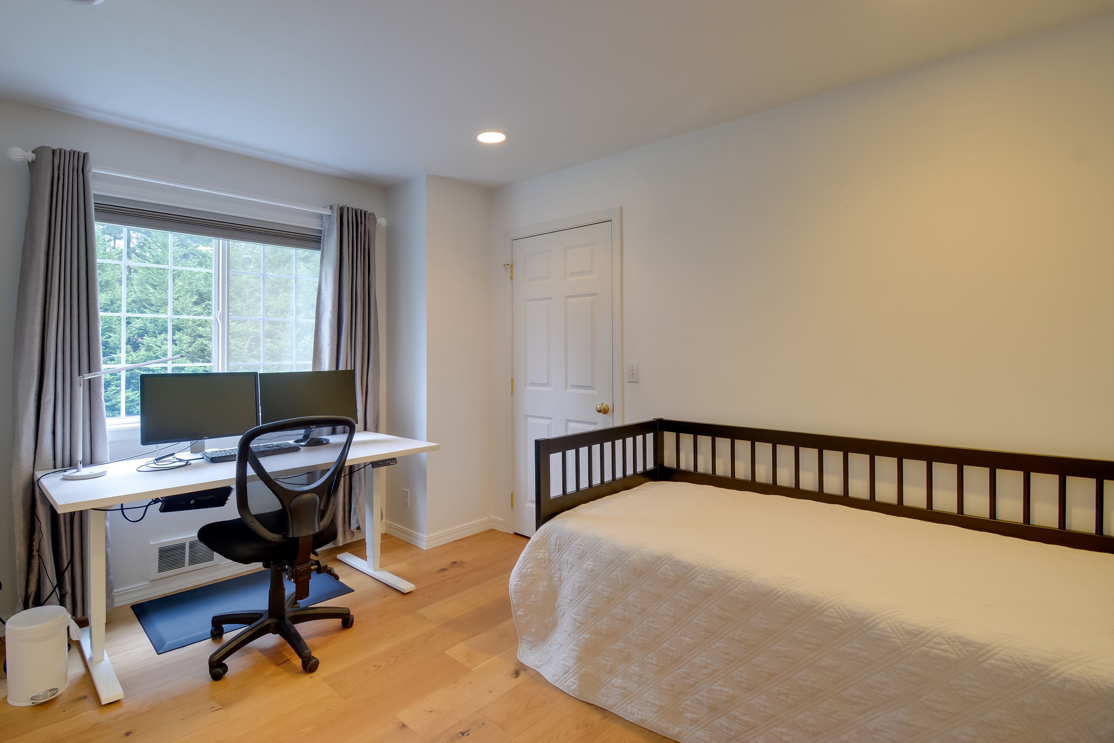 Bedroom 2 | Twin Daybed w/ Twin Trundle | WFH Friendly | Free WiFi (1,000 Mbps)