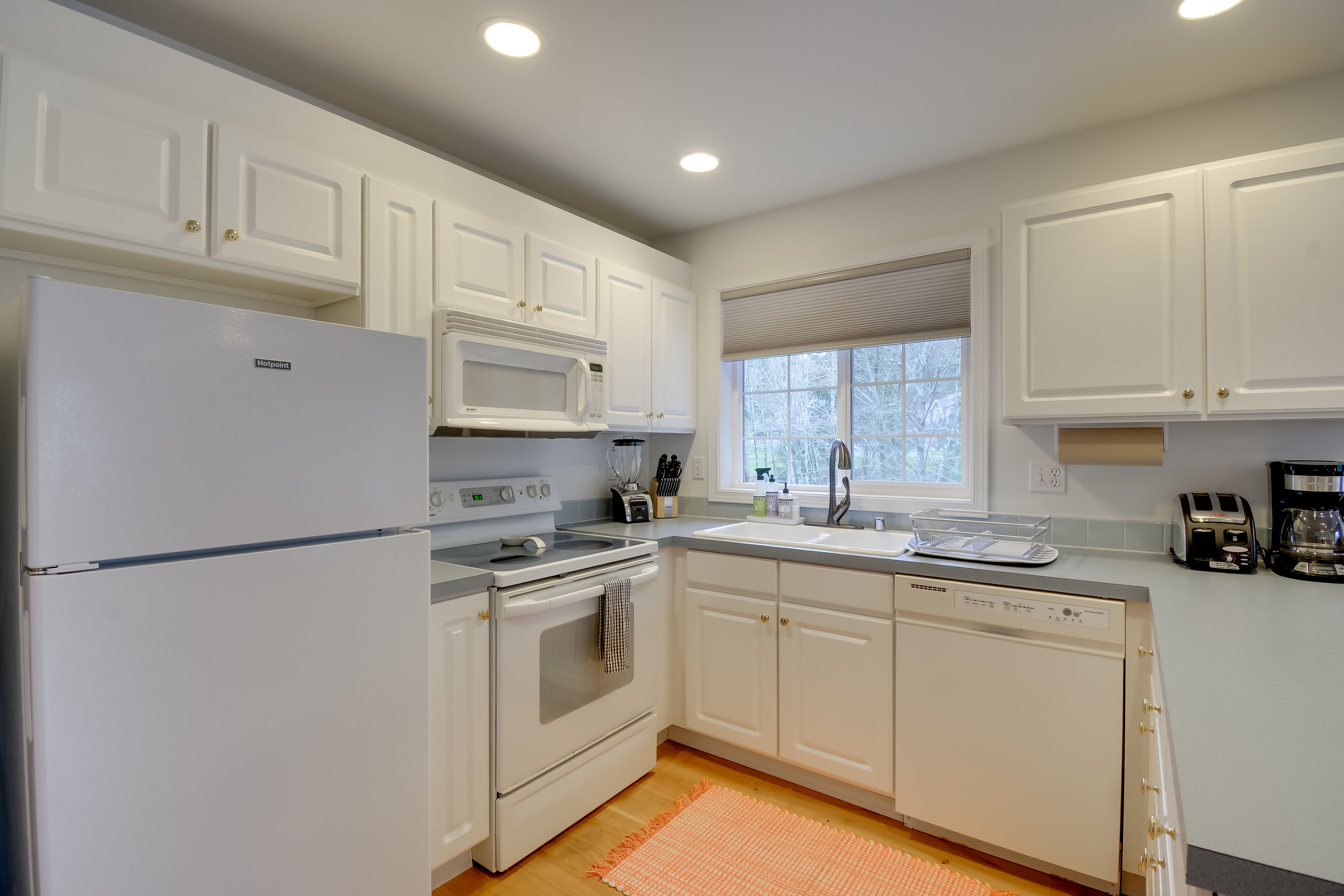 Kitchen | Toaster | Drip Coffee Maker | Coffee Grinder | Blender | Knife Set