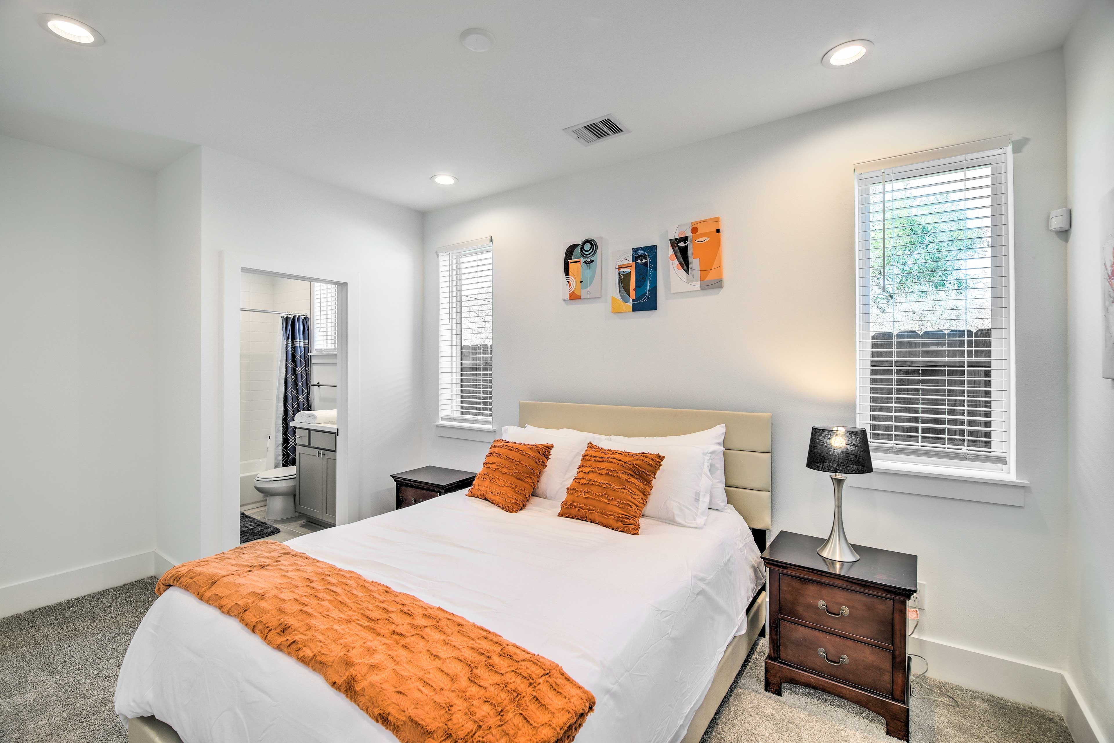Bedroom 3 | 1st Floor | Queen Bed