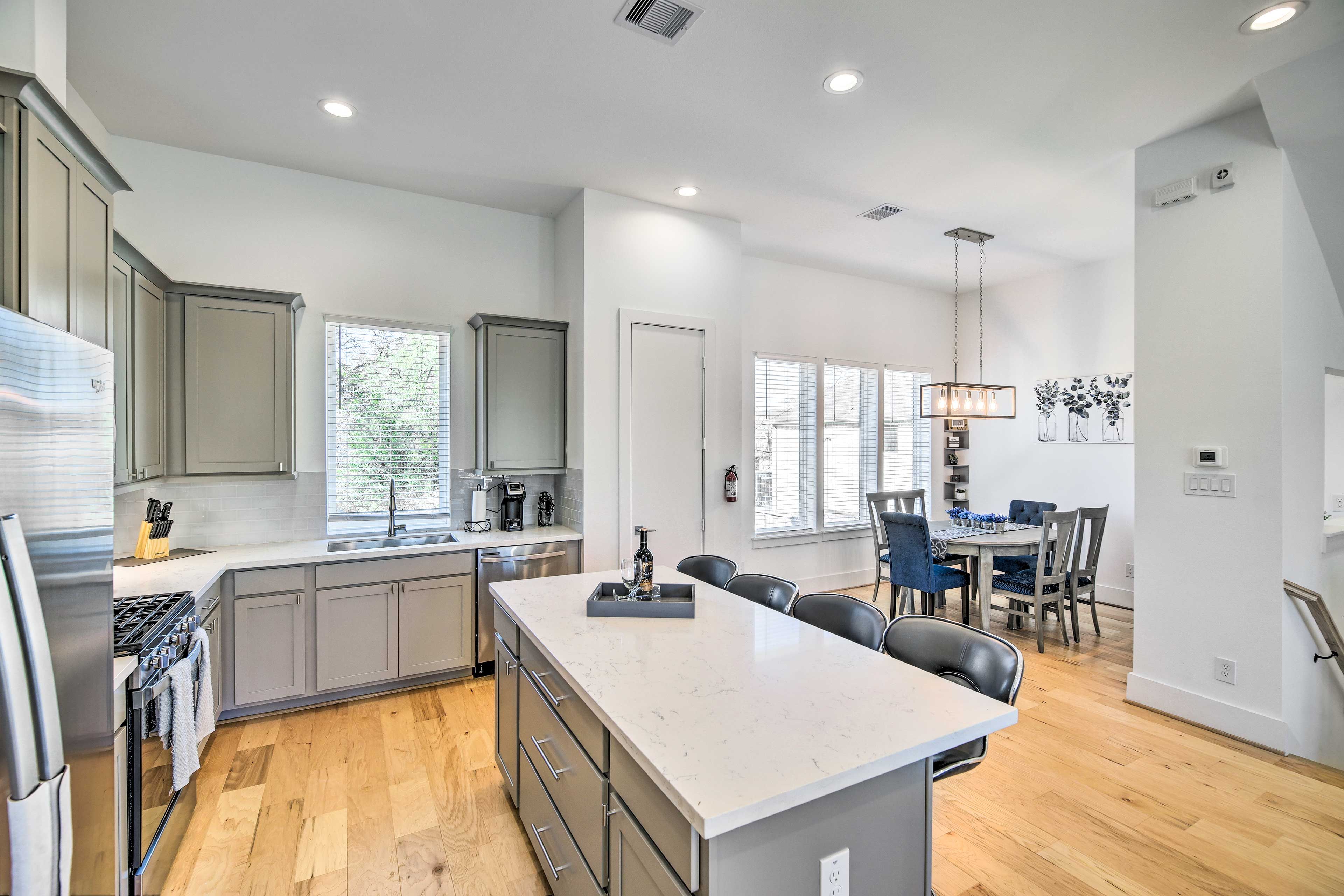 Kitchen | Dishware/Flatware