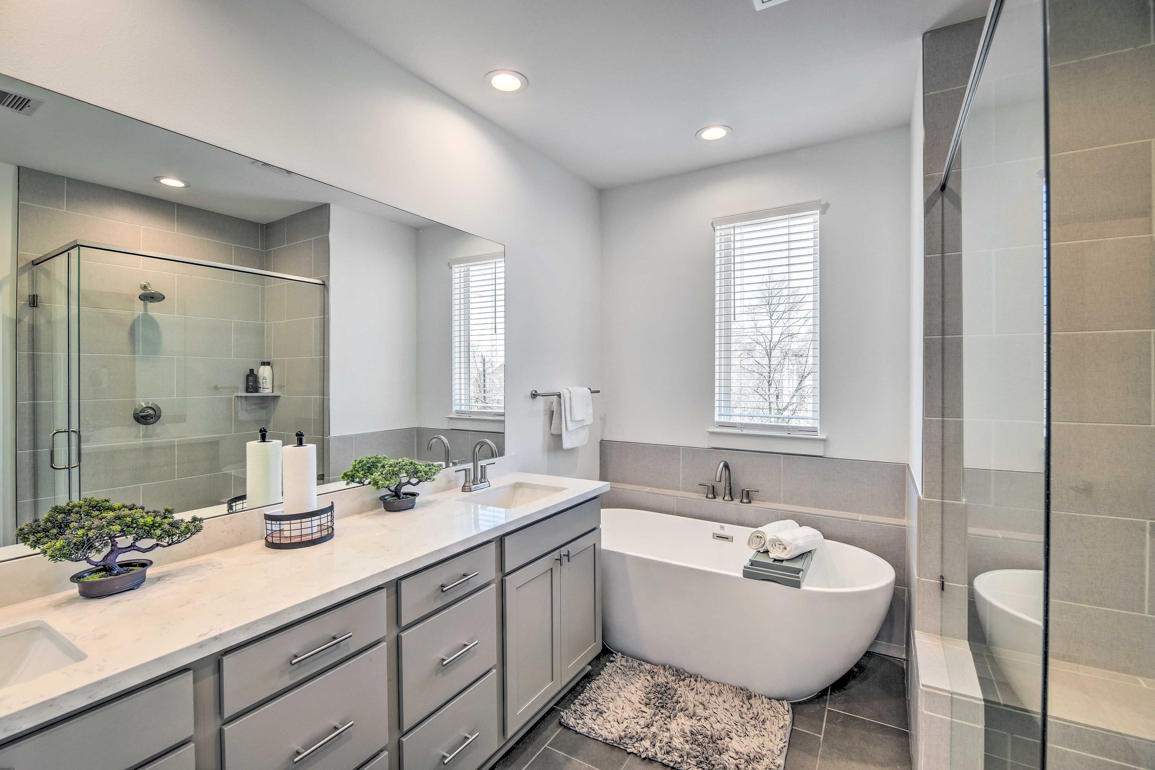 En-Suite Bathroom | Linens & Towels Provided