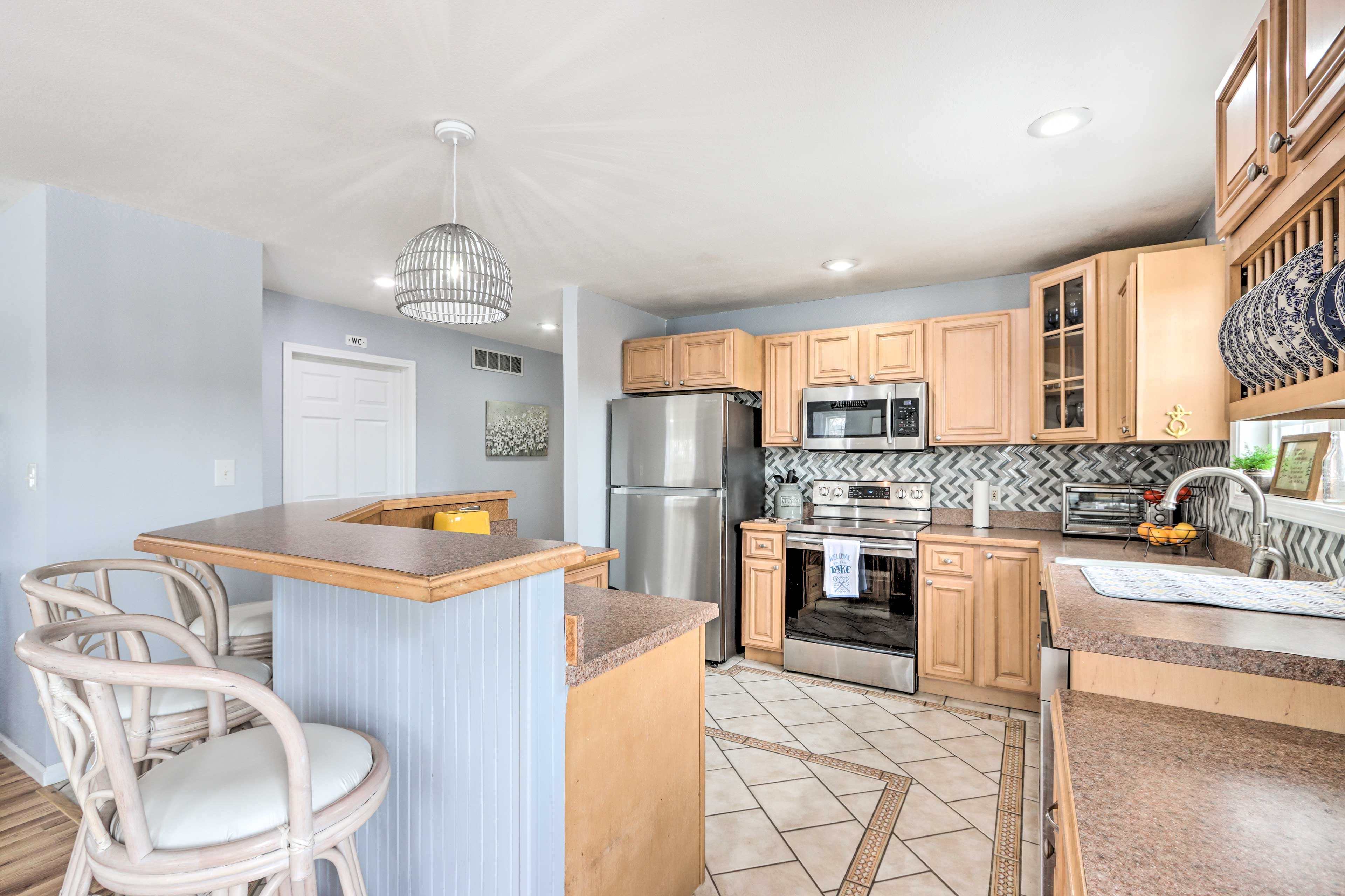 Kitchen | Main Level | Fully Equipped | Cooking Basics | Dishware/Flatware