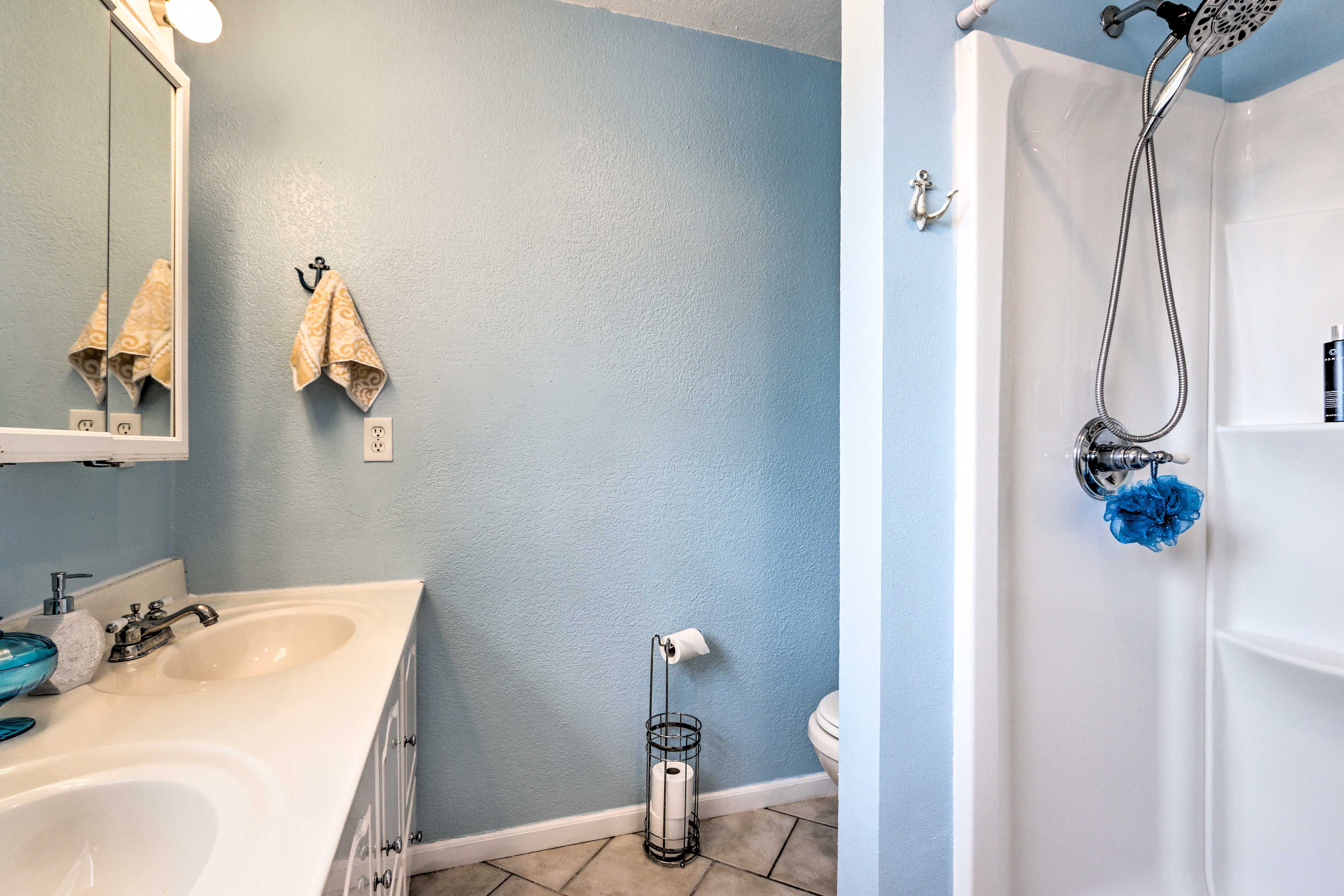 Full Bathroom | Access Via Bedroom 1 | Towels Provided | Hair Dryer