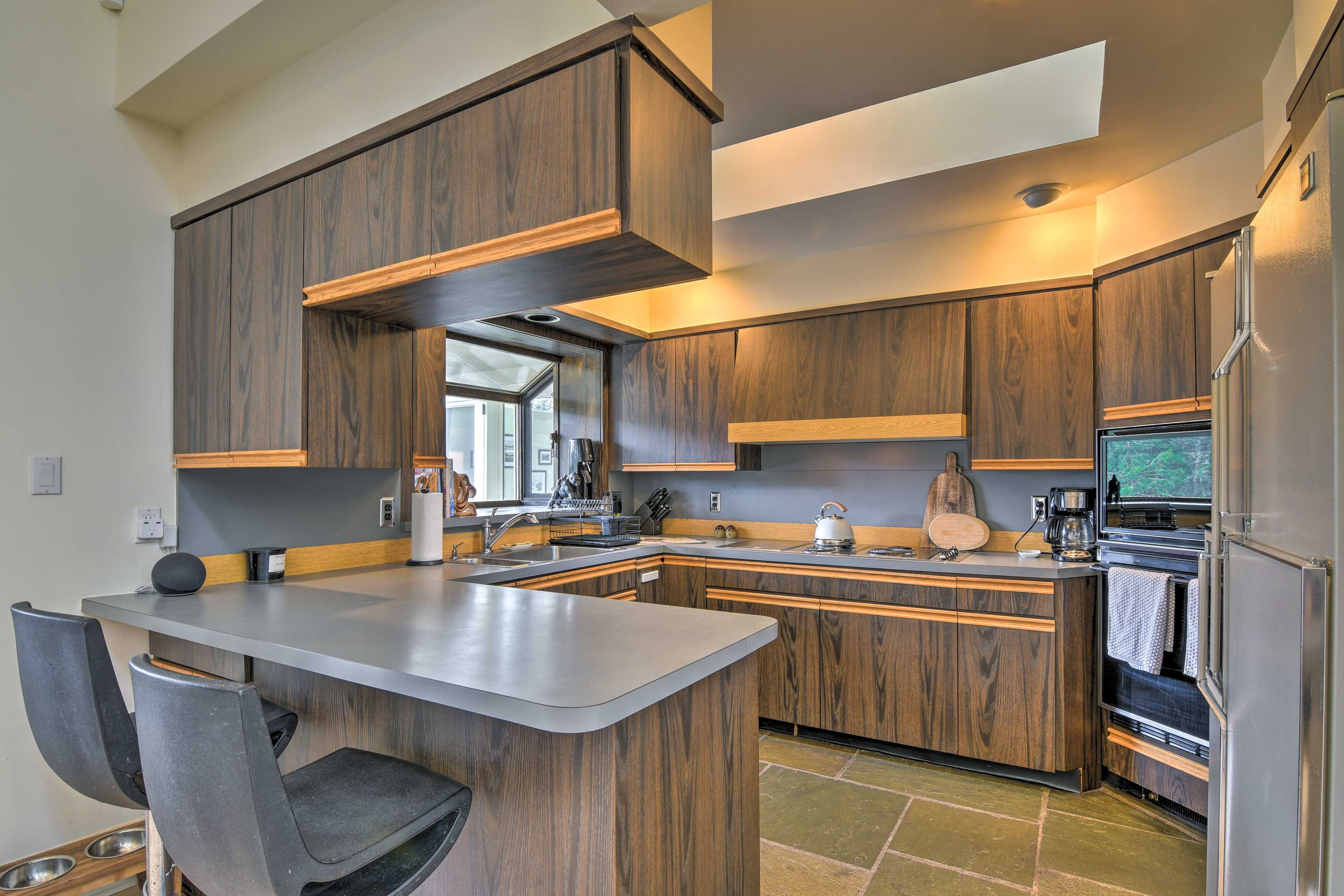 Kitchen | Breakfast Bar w/ Additional Seating
