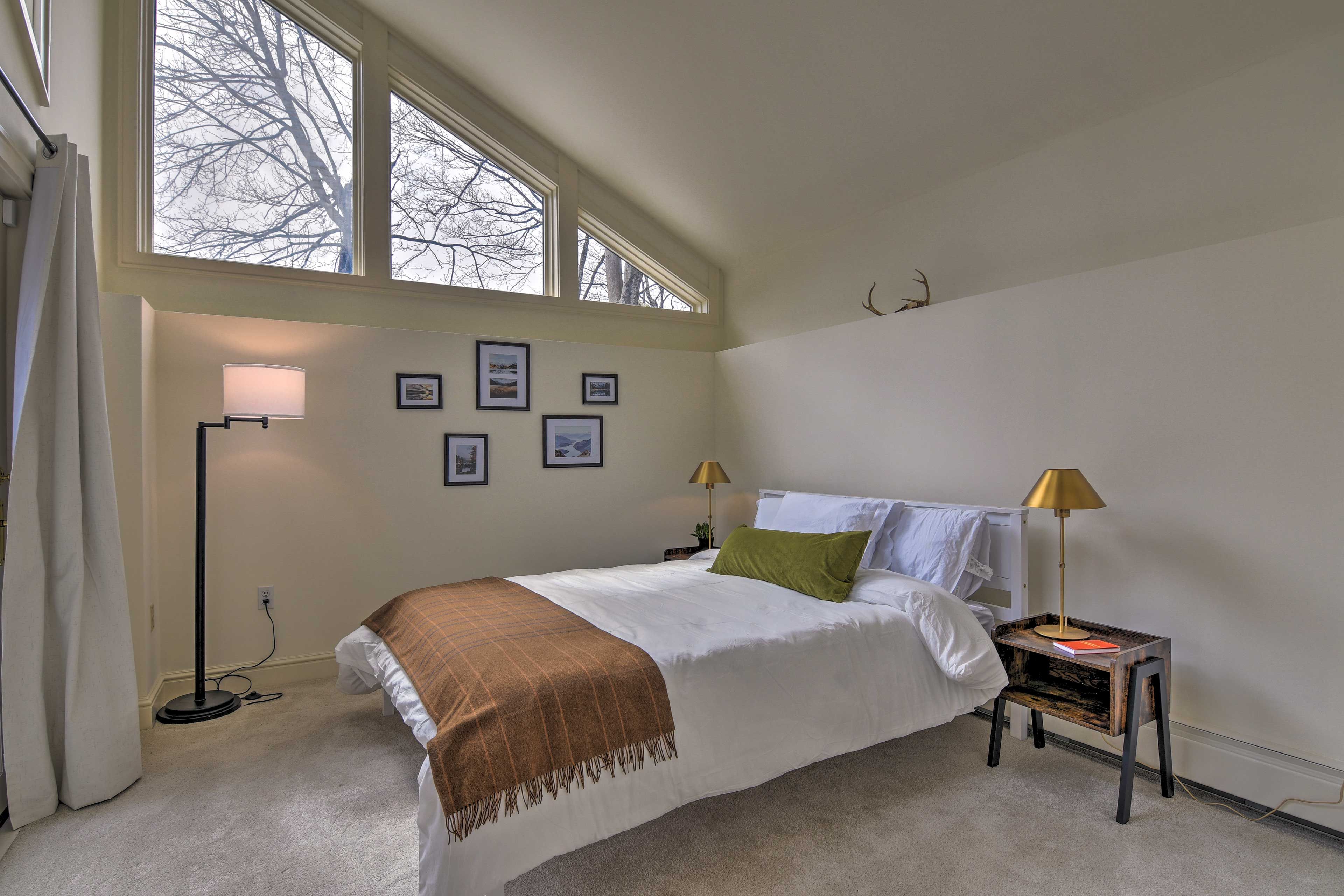 Bedroom 2 | Queen Bed | 1st Floor