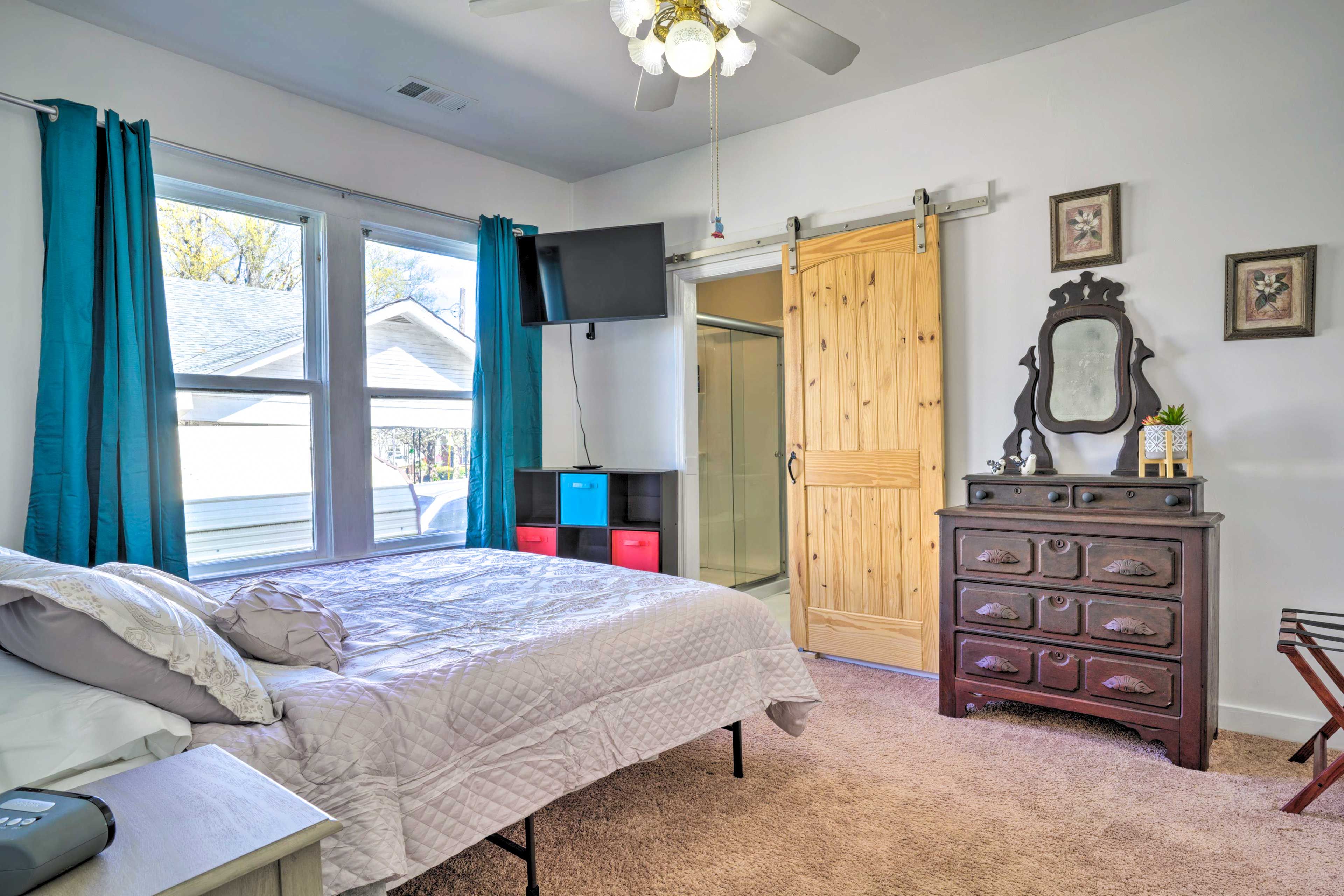 Bedroom 1 | Queen Bed