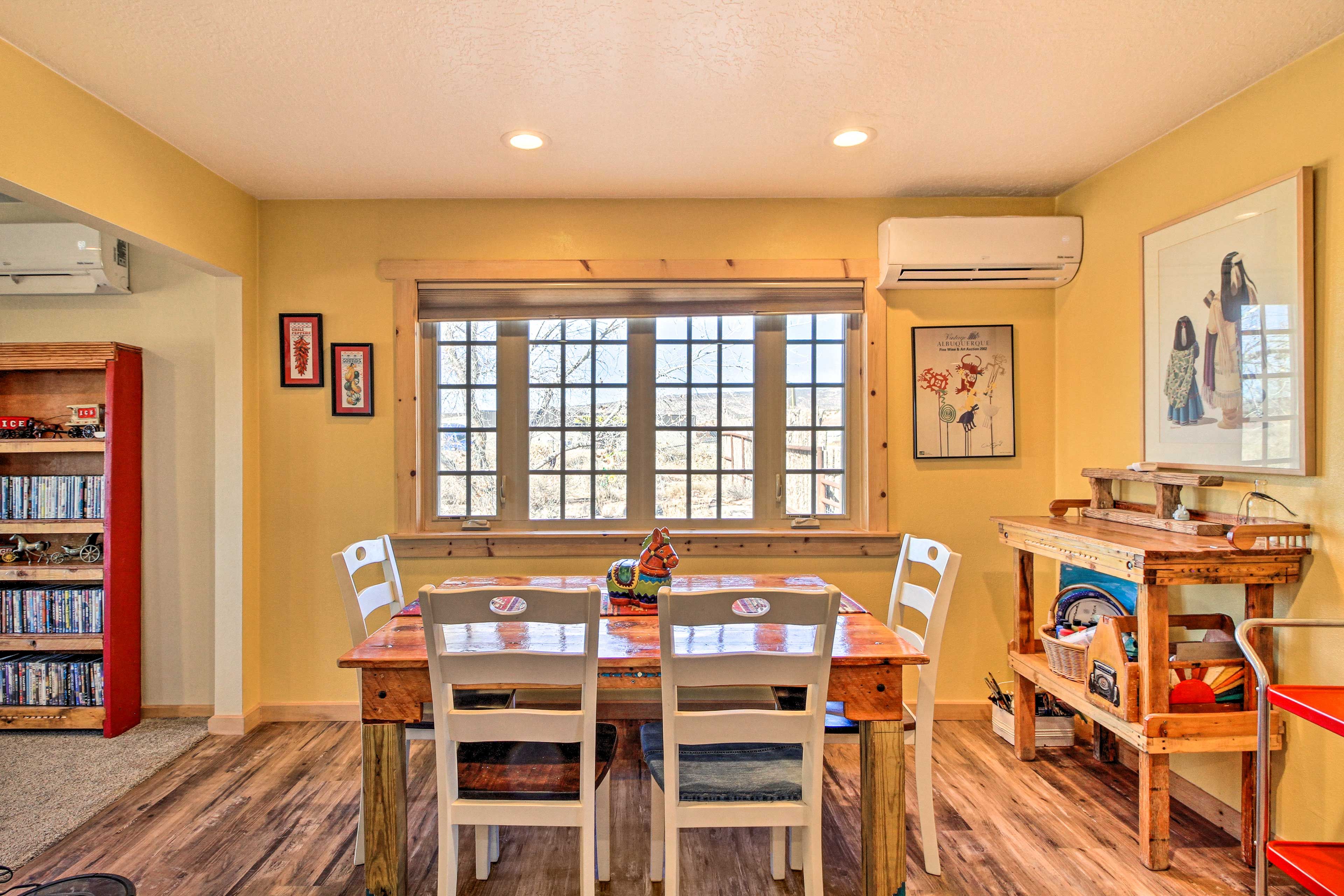 Dining Room | Dishware/Flatware Provided