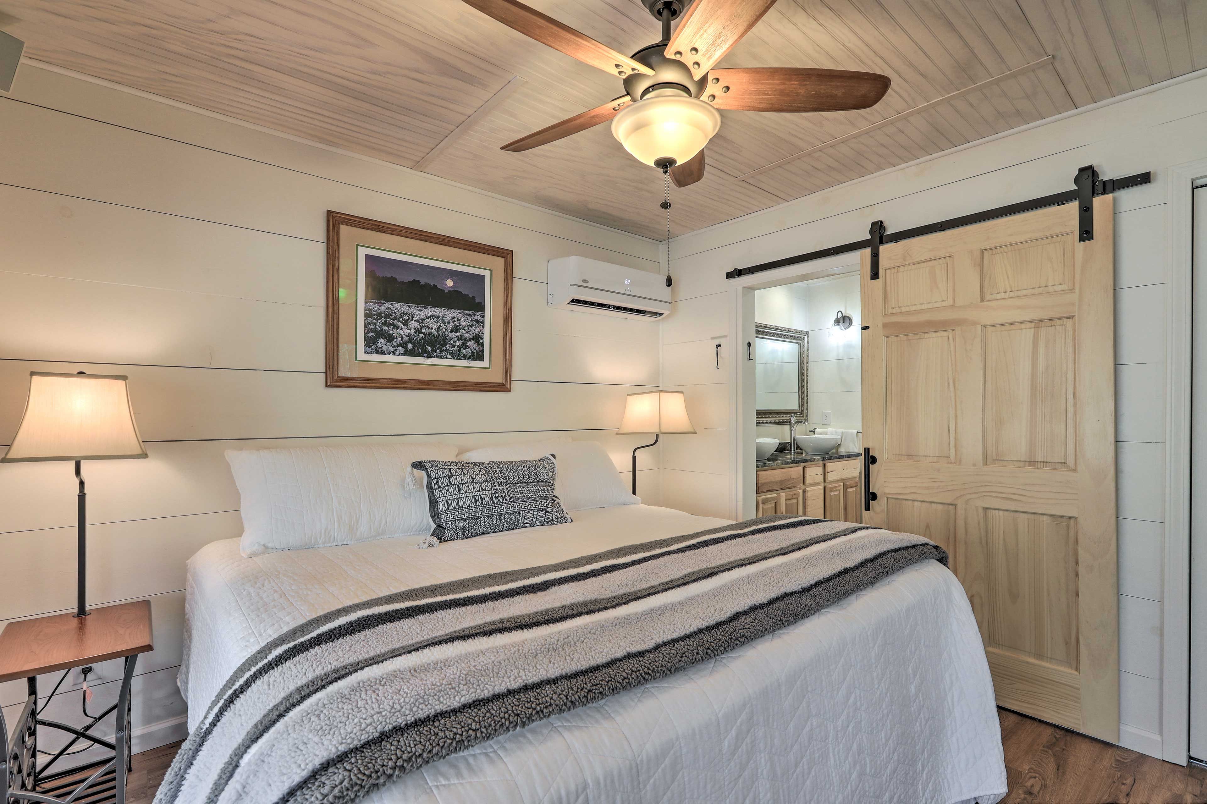 Bedroom 1 | King Bed