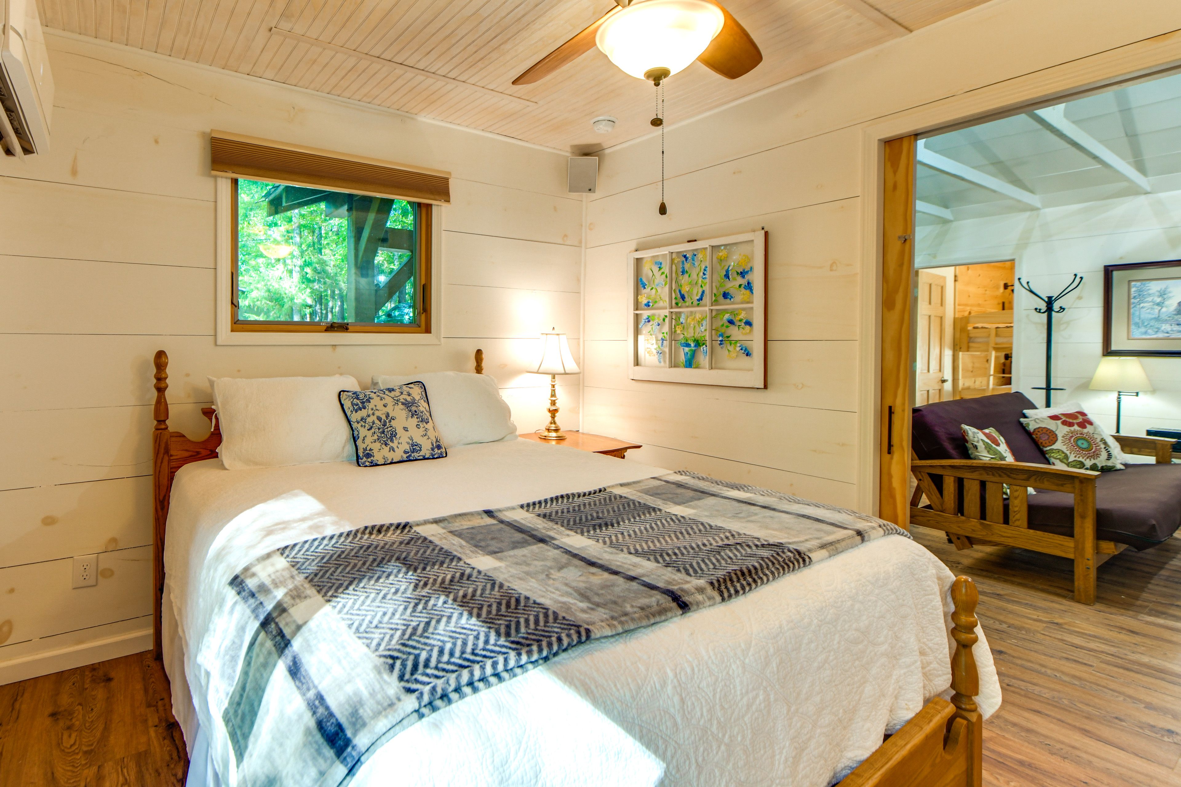 Bedroom 2 | Queen Bed