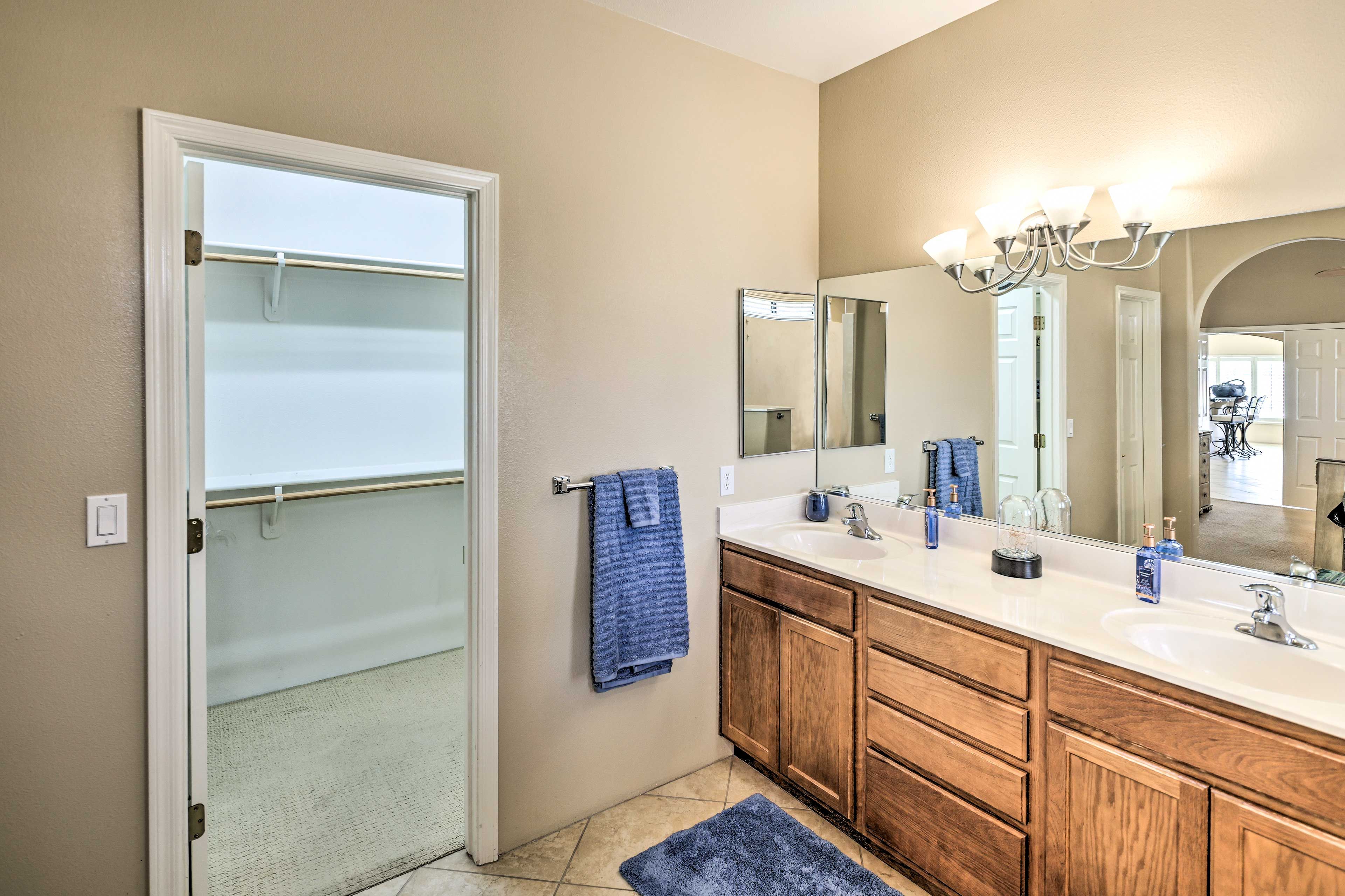 En-Suite Bathroom | Walk-In Closet