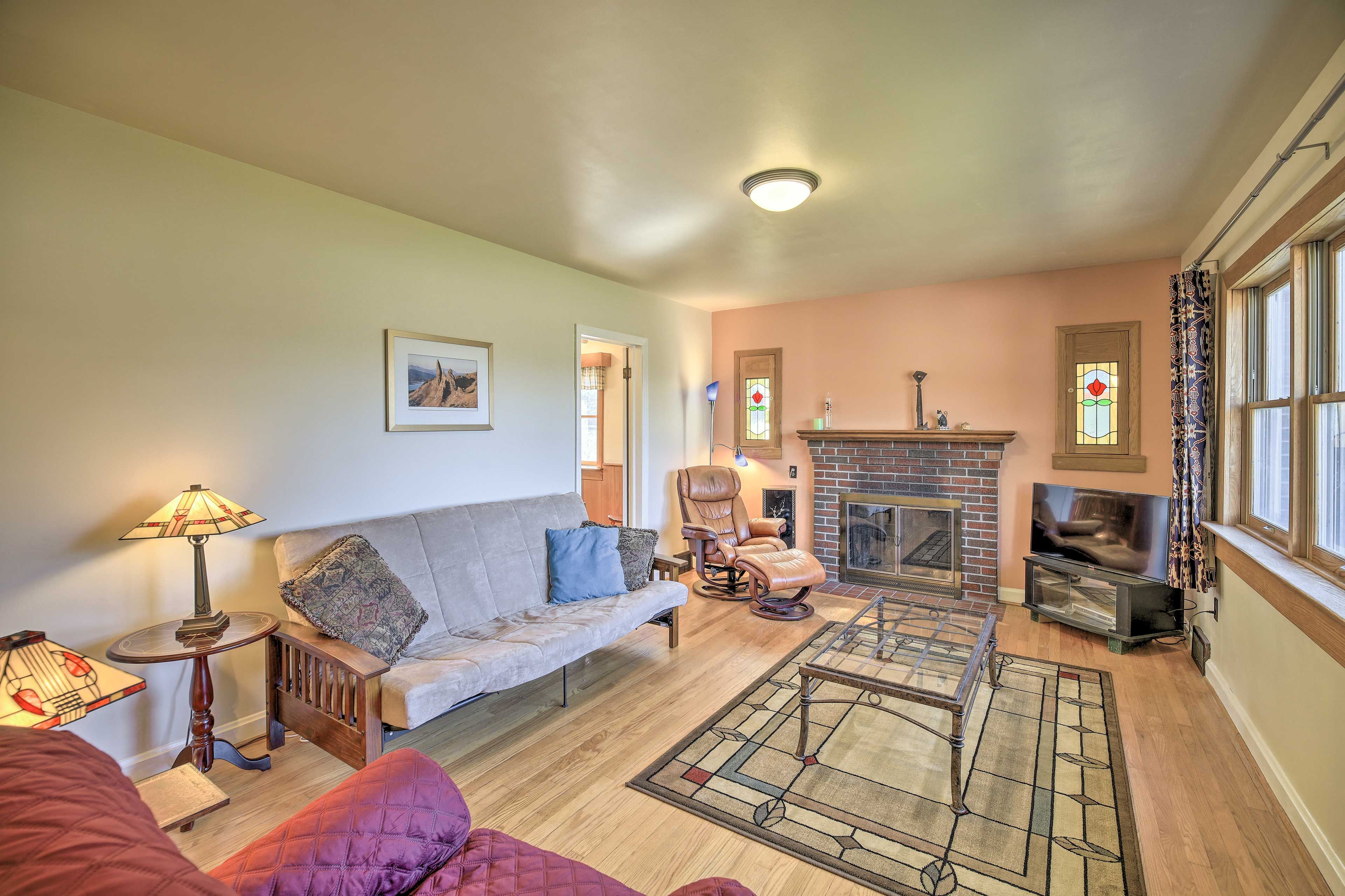 Living Room | Smart TV | Central Heat & A/C
