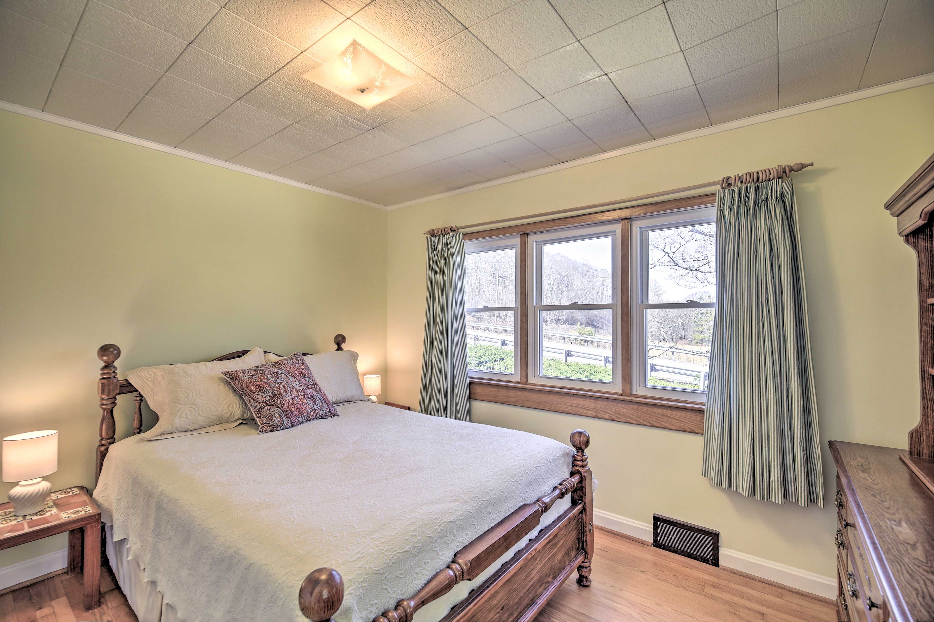 Bedroom 1 | Linens Provided