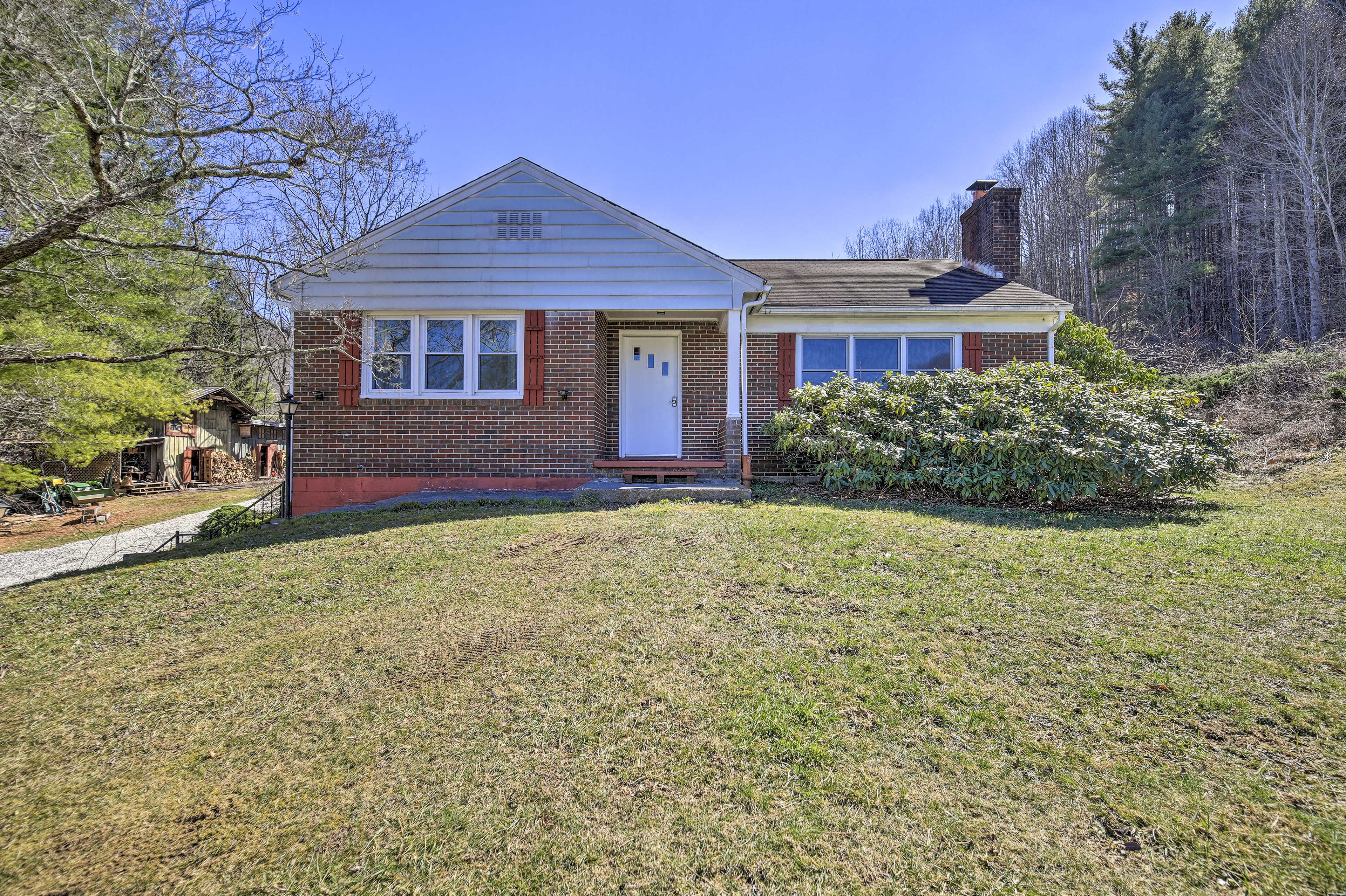 Atkins Vacation Rental | 2BR | 1BA | 1,300 Sq Ft | 1 Step Required