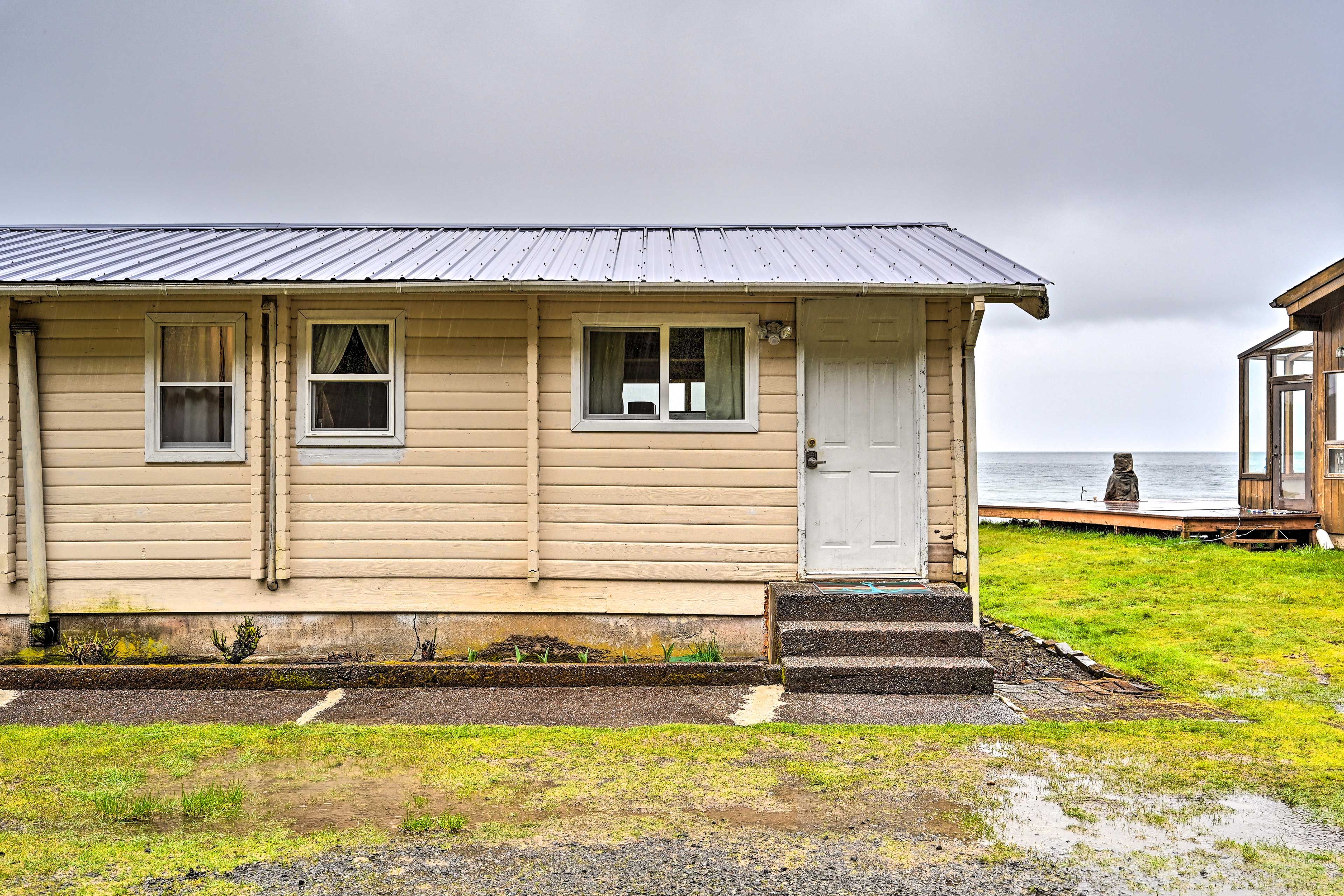 Sekiu Vacation Rental | 1BR | 1BA | Stairs Required | 450 Sq Ft