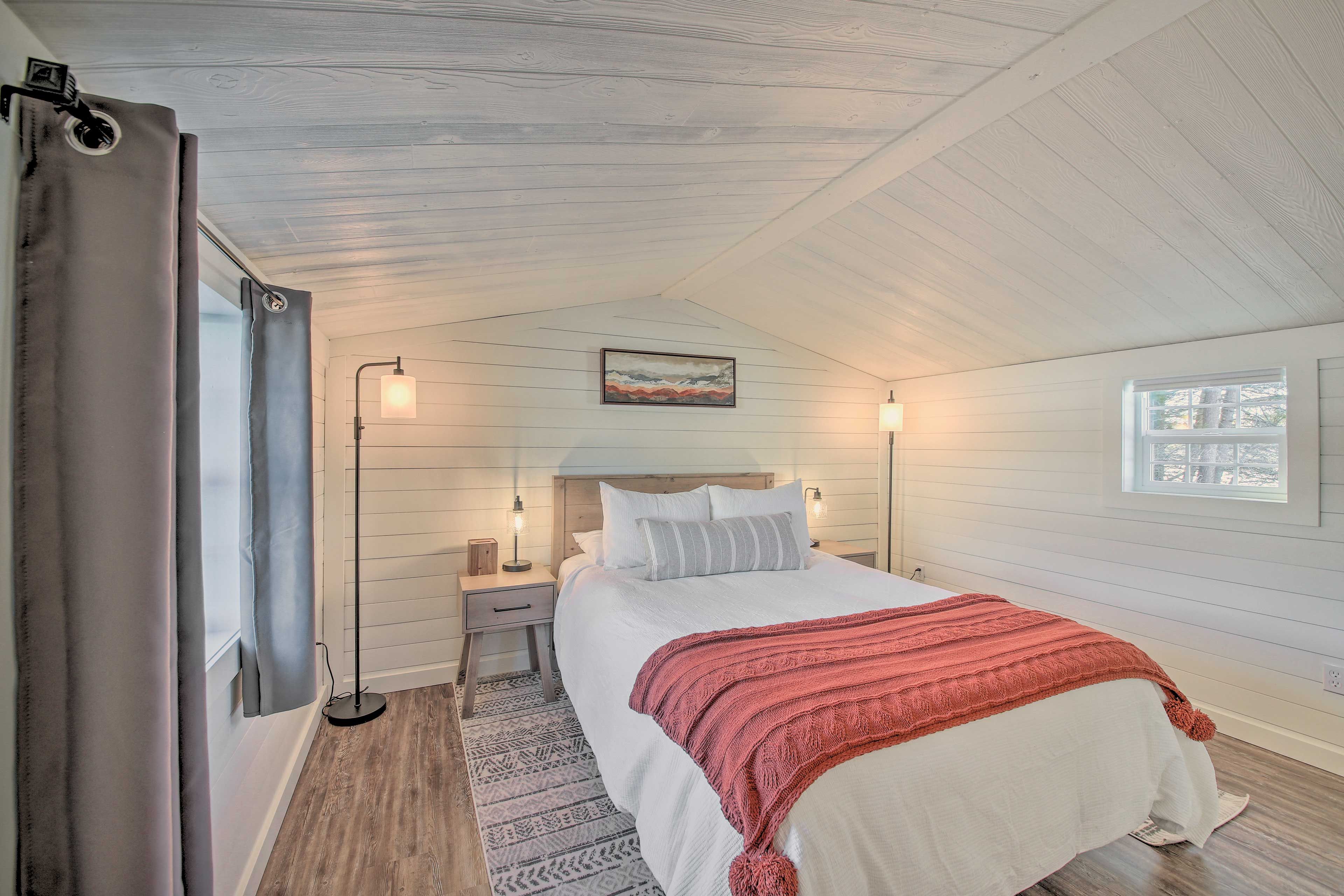 Bedroom | Queen Bed