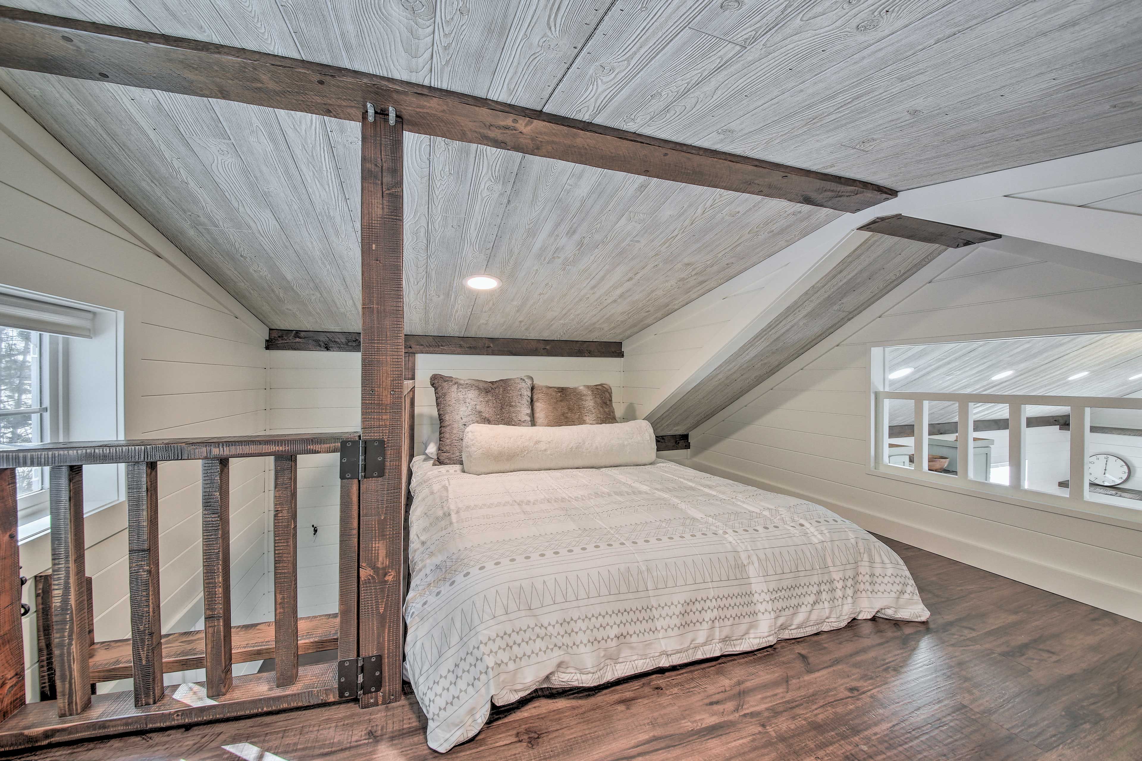 Loft | Full Bed